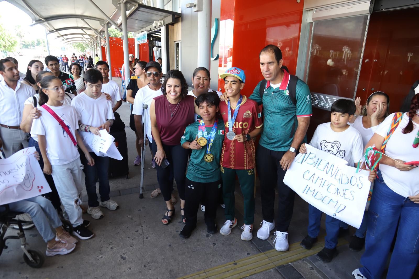 $!Mazatlán recibe con fiesta a Sigi Sergio David Cruz, doble medallista de oro en Chile 2025