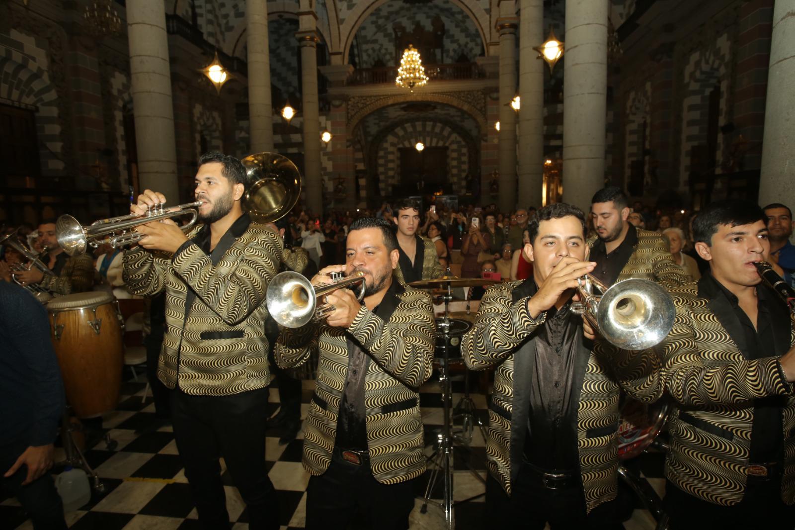 $!Celebran a Nuestra Señora de la Inmaculada Concepción en la Catedral de Mazatlán
