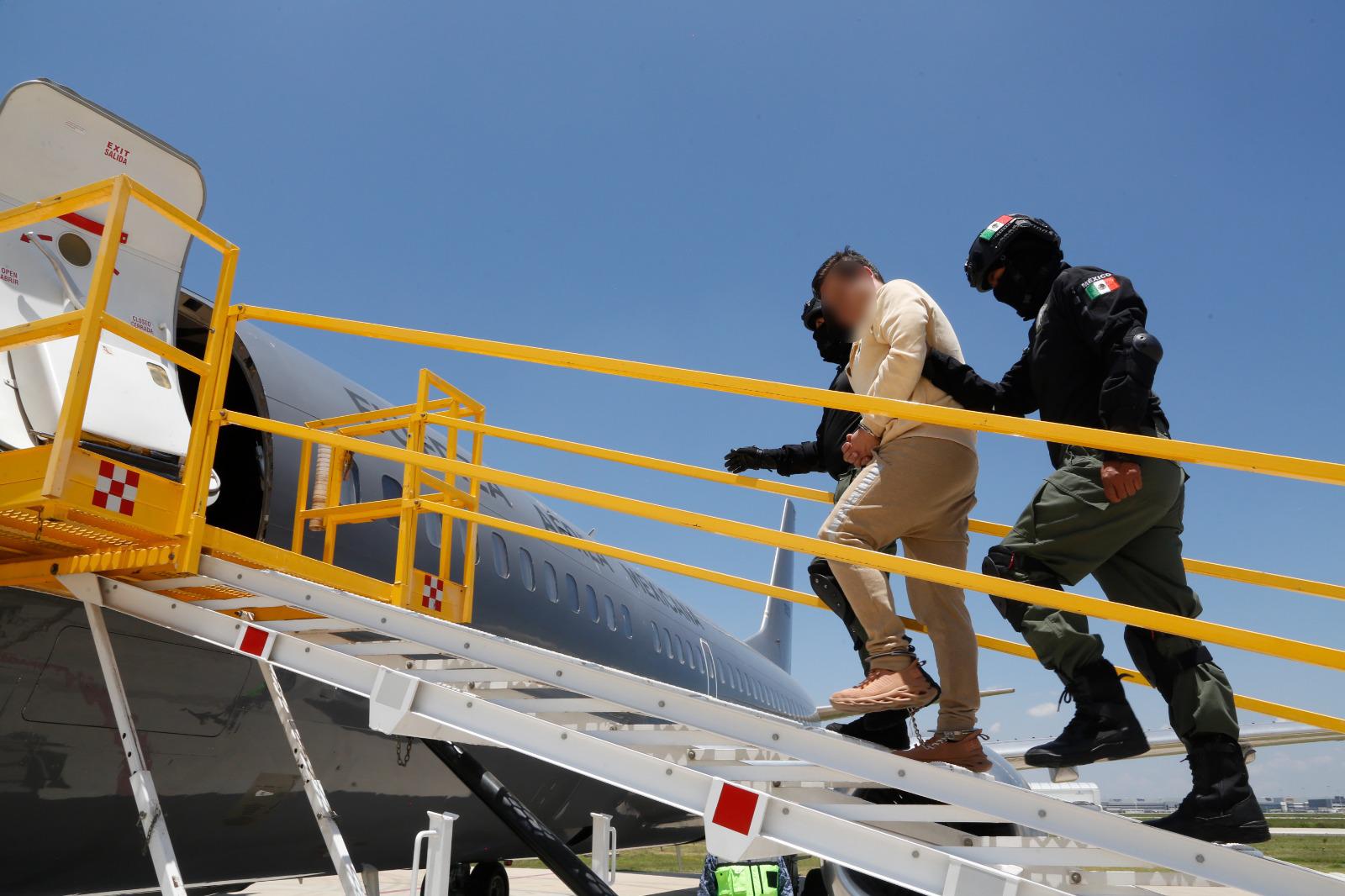 $!Capos enviados a EU seguían delinquiendo en la cárcel: Harfuch; no habrá obstáculos legales: FGR