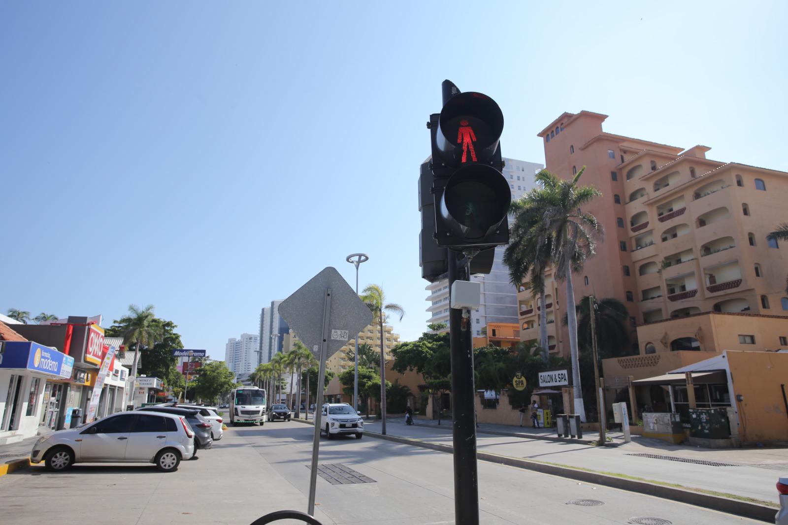 $!Exigen vecinos de fraccionamiento El Dorado que semáforos funcionen de manera correcta