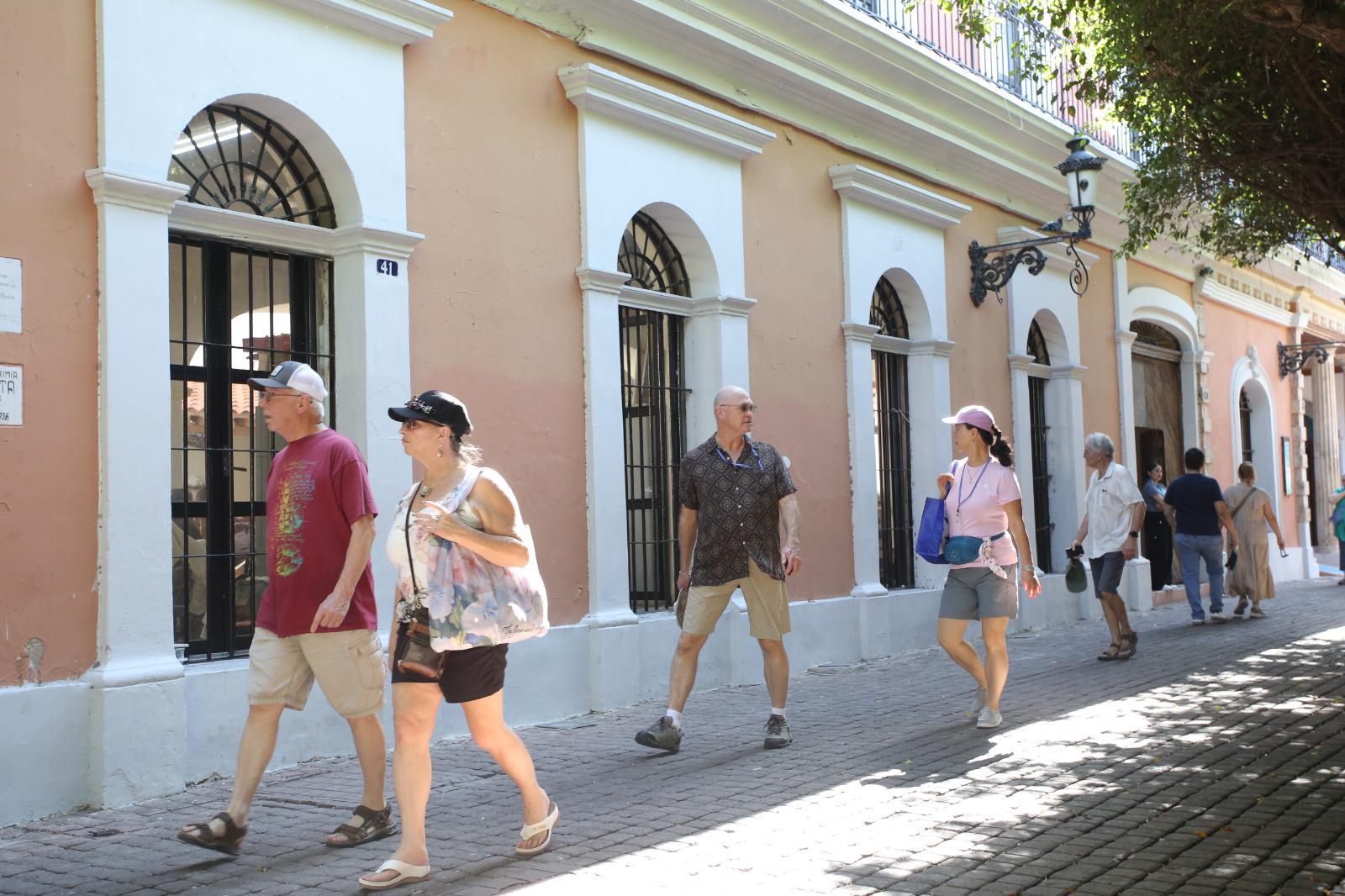$!Arribo de cruceristas repunta consumo en restaurantes y comercios de Mazatlán