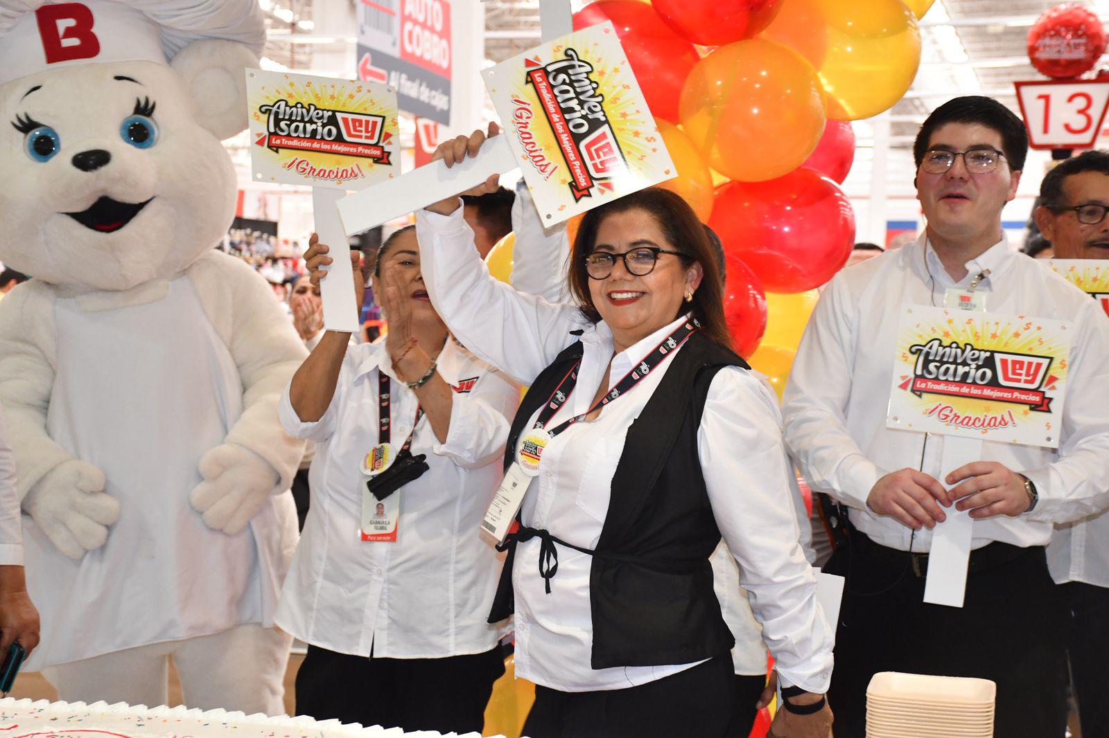 $!Casa Ley celebra 71 años de su fundación junto a sus clientes en Culiacán