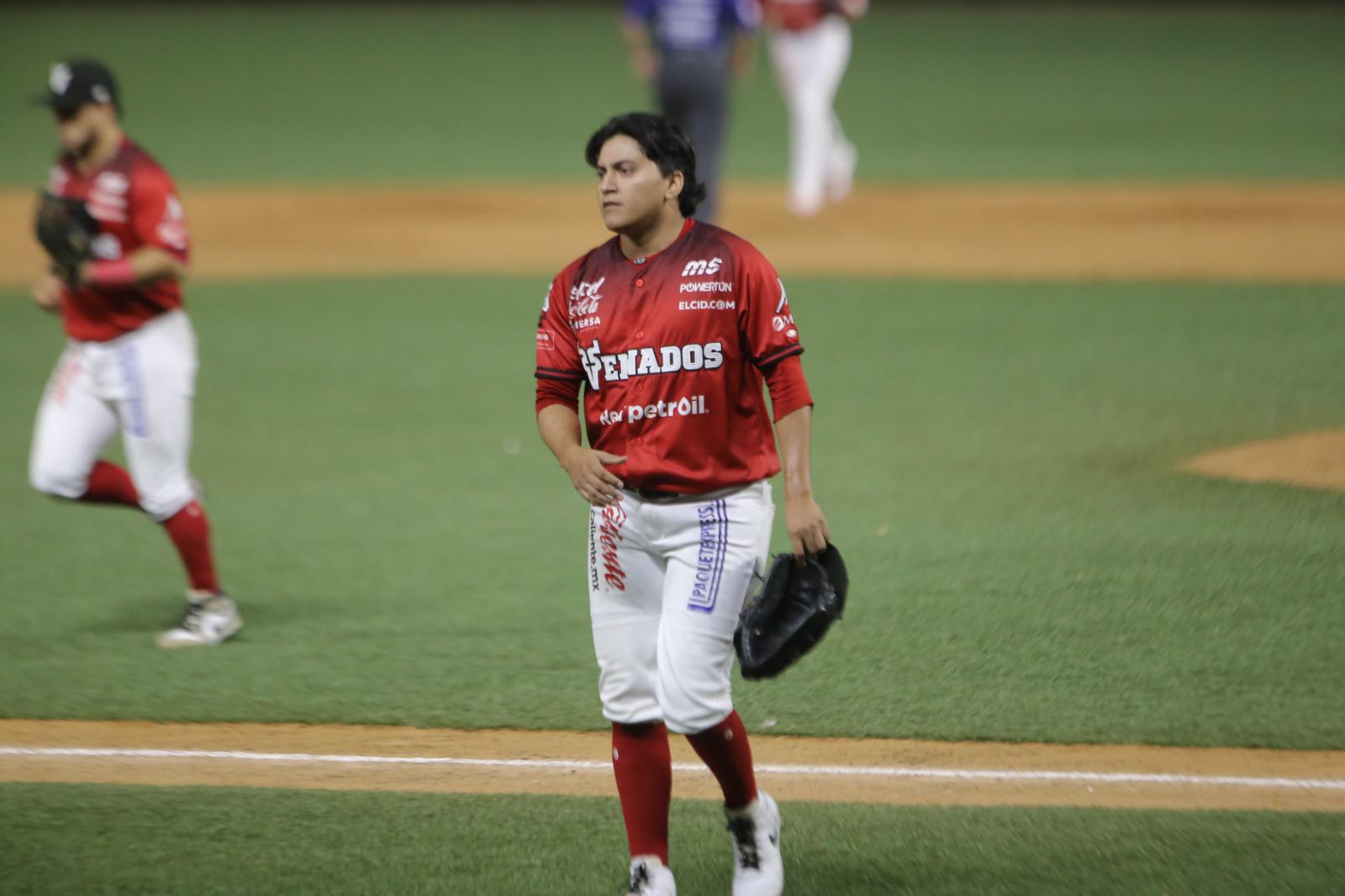 $!Yaquis acaricia liderato general al blanquear a Venados