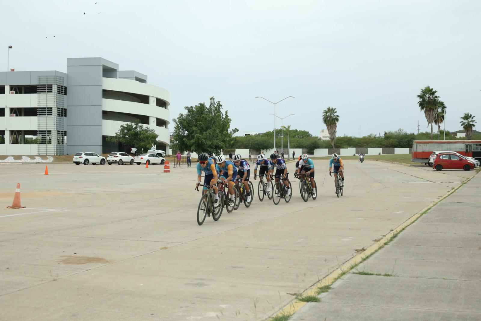 $!Pablo Alarcón y Hanna Enciso conquistan el Circuito Australiano en Mazatlán