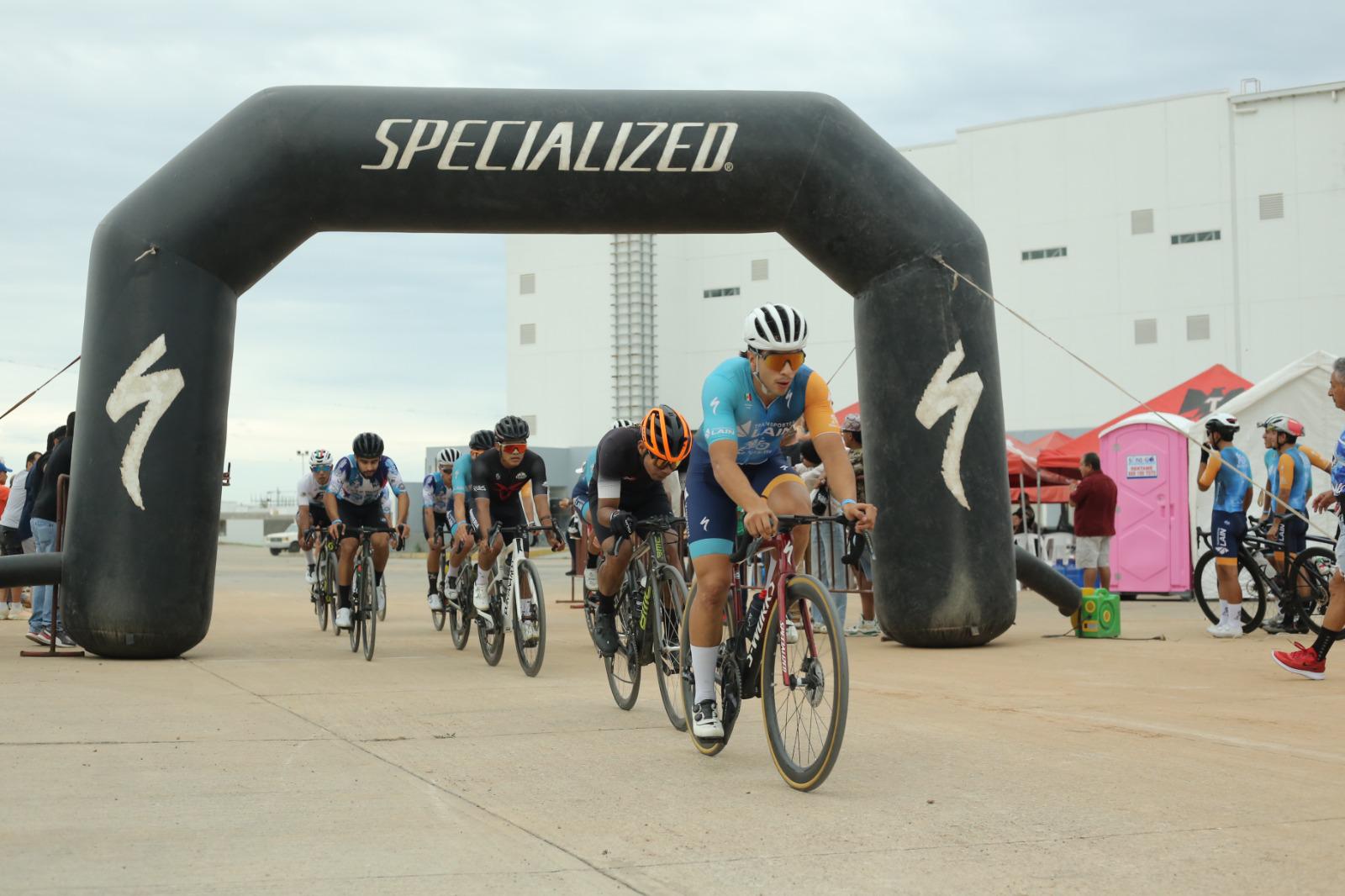 $!Pablo Alarcón y Hanna Enciso conquistan el Circuito Australiano en Mazatlán