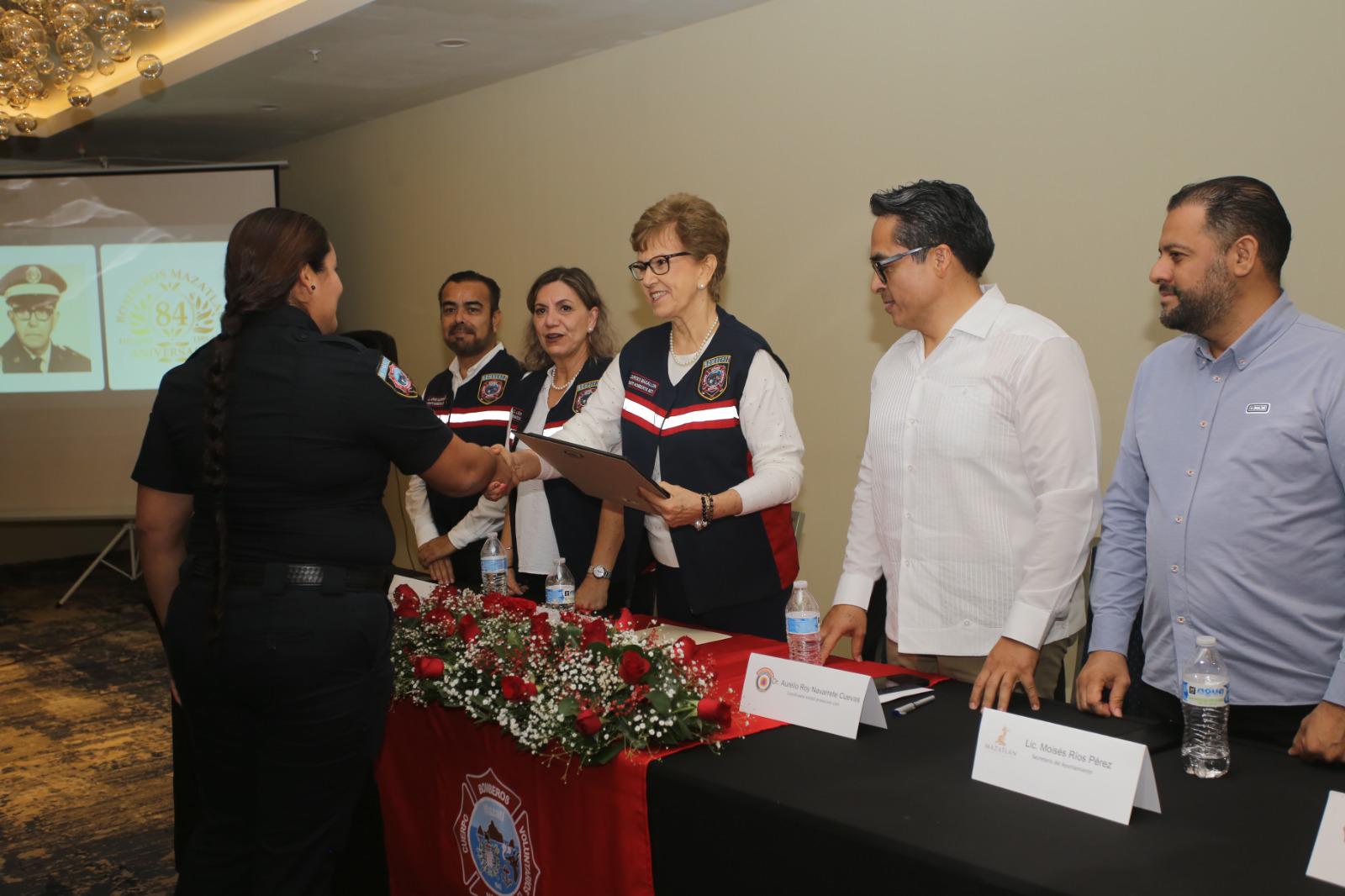 $!‘Por el honor, el deber y el servicio a la comunidad’, conmemora Bomberos de Mazatlán su 84 aniversario