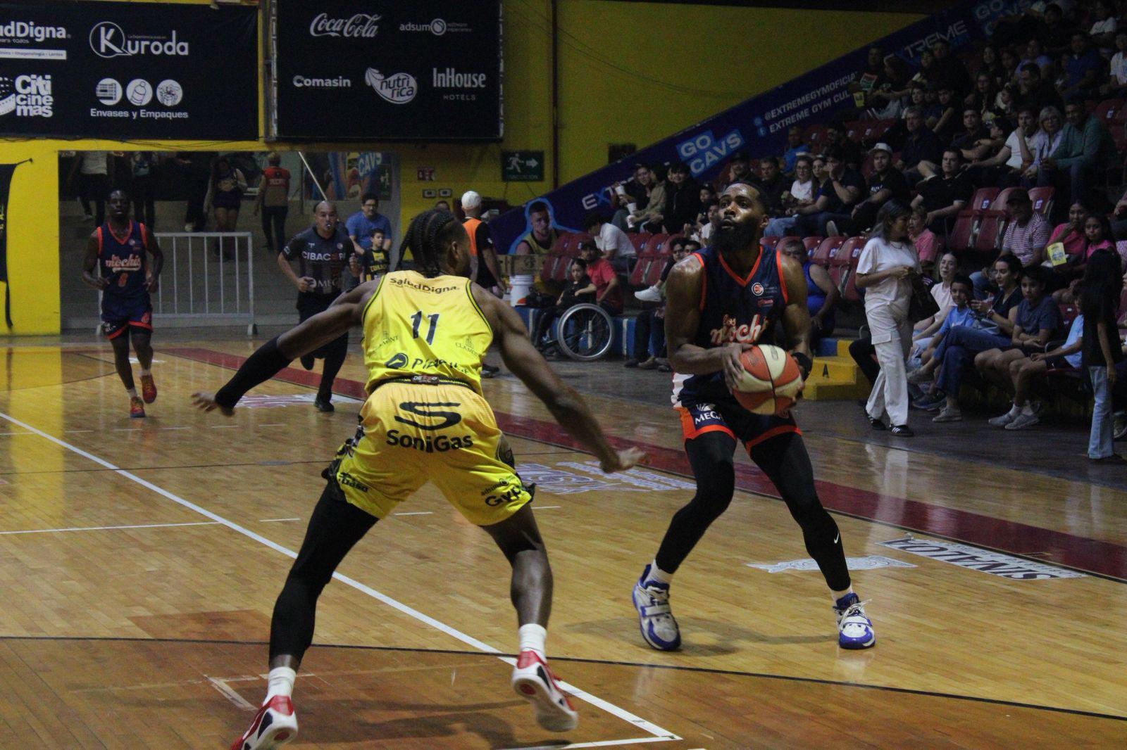 $!Caballeros de Culiacán barre a Pioneros y mantiene vivo el sueño de playoffs