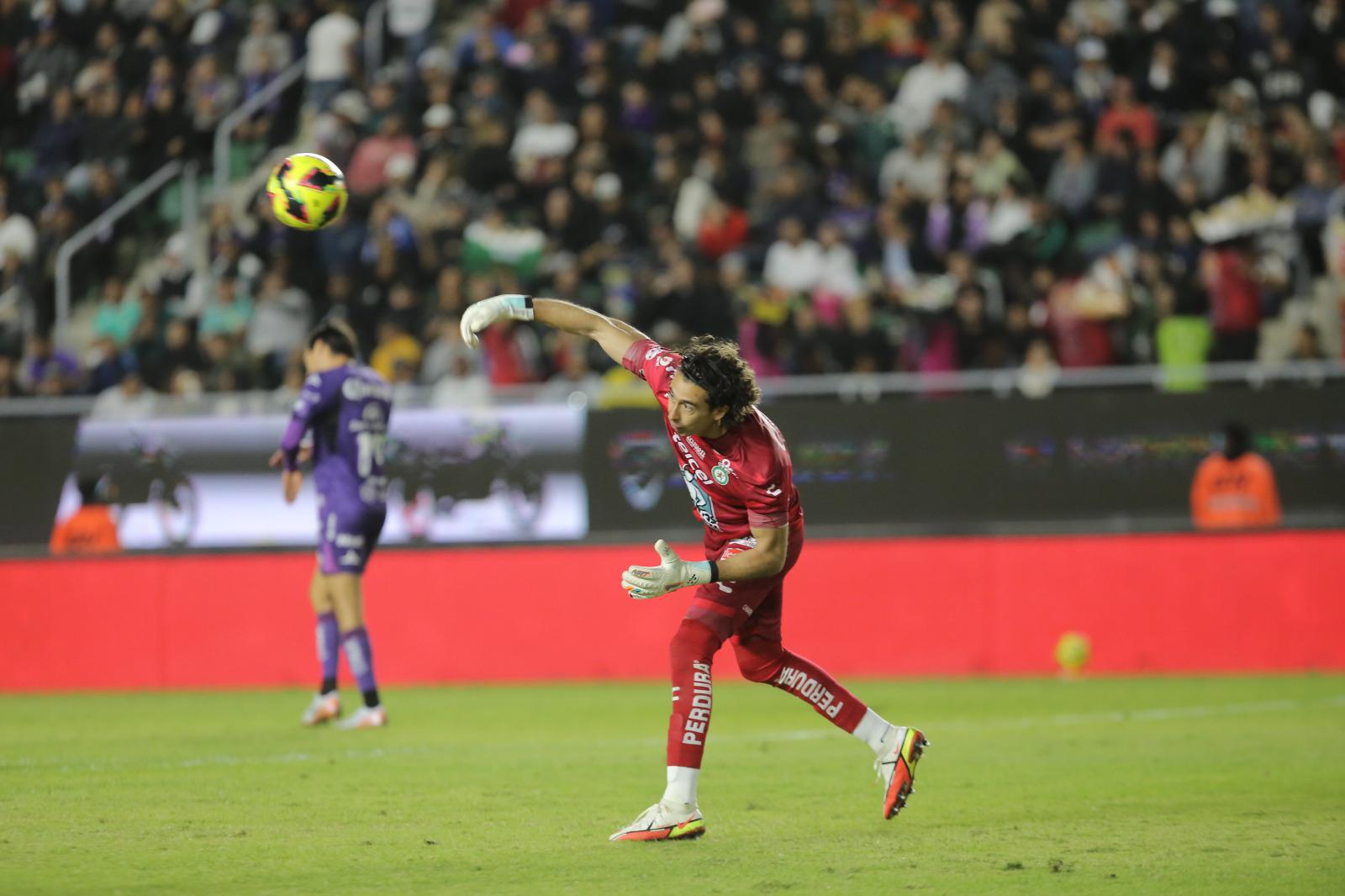 $!La Fiera ruge en El Encanto y corta racha de Mazatlán