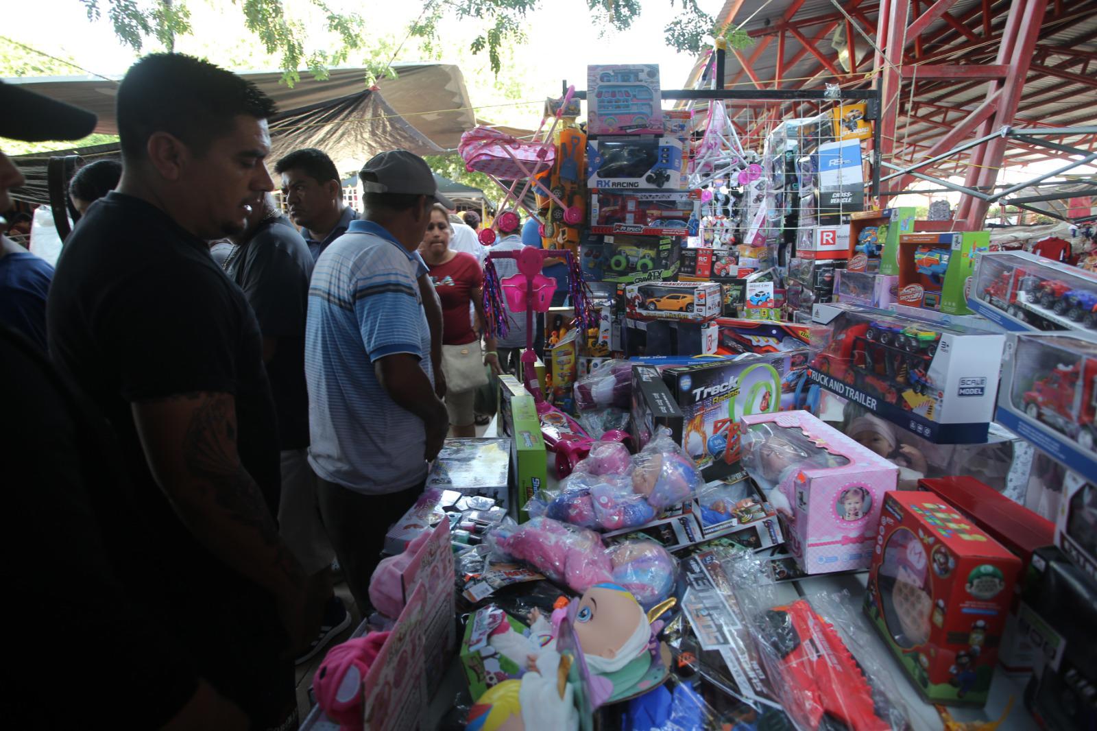 $!Incrementan compras navideñas en la colonia Juárez y el Centro, en Mazatlán