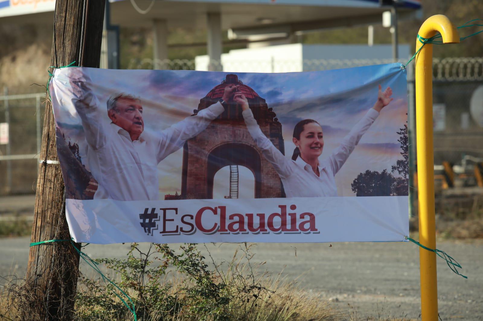 $!Colocan lonas en apoyo a Sheinbaum a pocas horas de su visita a Mazatlán