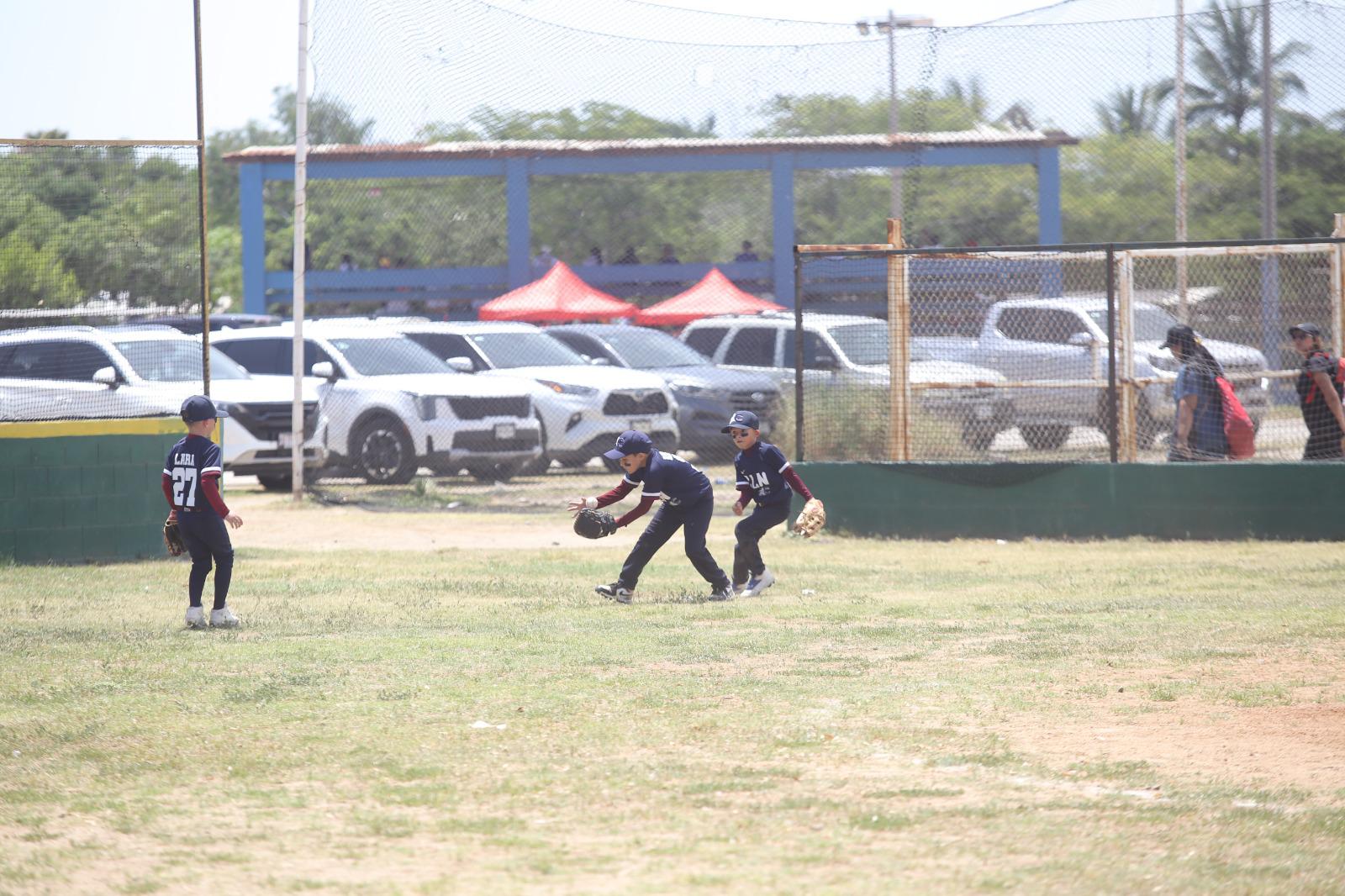 $!Equipos rojos sacan la casta por Mazatlán en una dura jornada del Nacional de Beisbol de Regiones y Ligas 2025