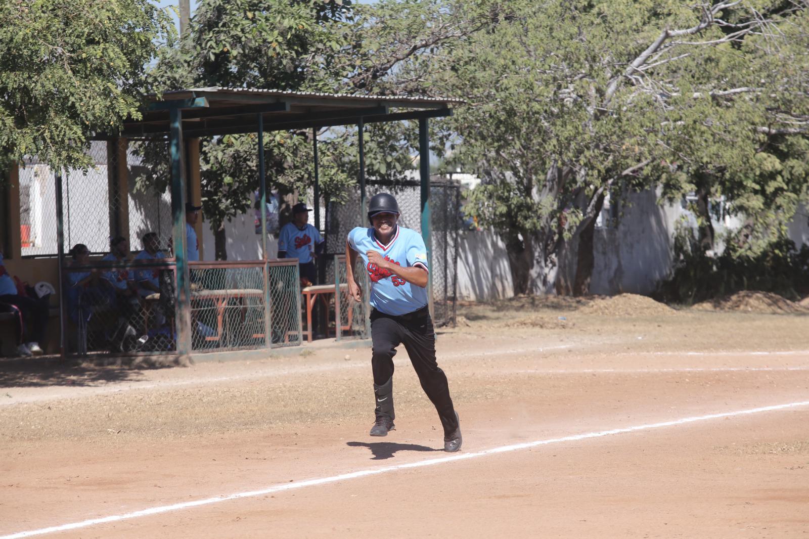 $!Cobaes le pega a Magisterio en Liga de Beisbol Magisterial