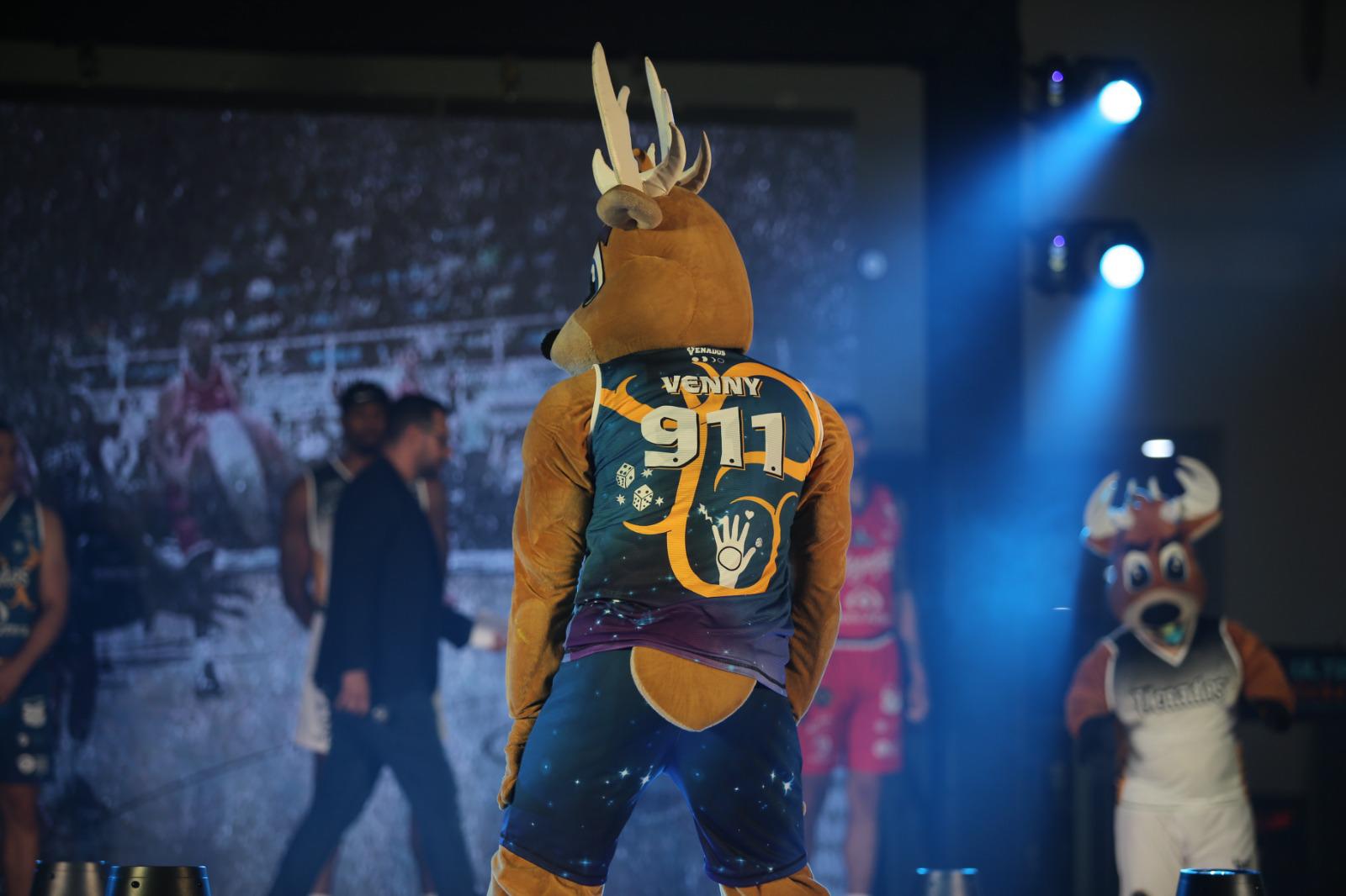 $!El Venny no se eclipsa.