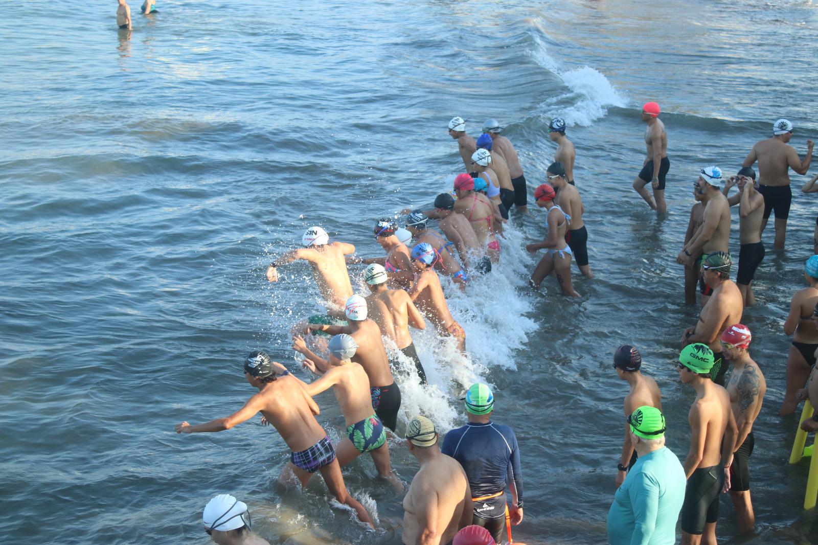 $!Arranca el serial de aguas abiertas en Mazatlán con homenaje a Miyuki Gómez