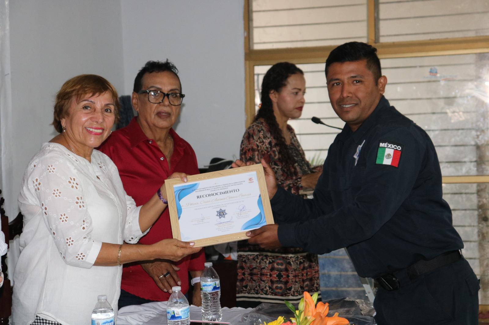 $!Celebran a policías de Escuinapa