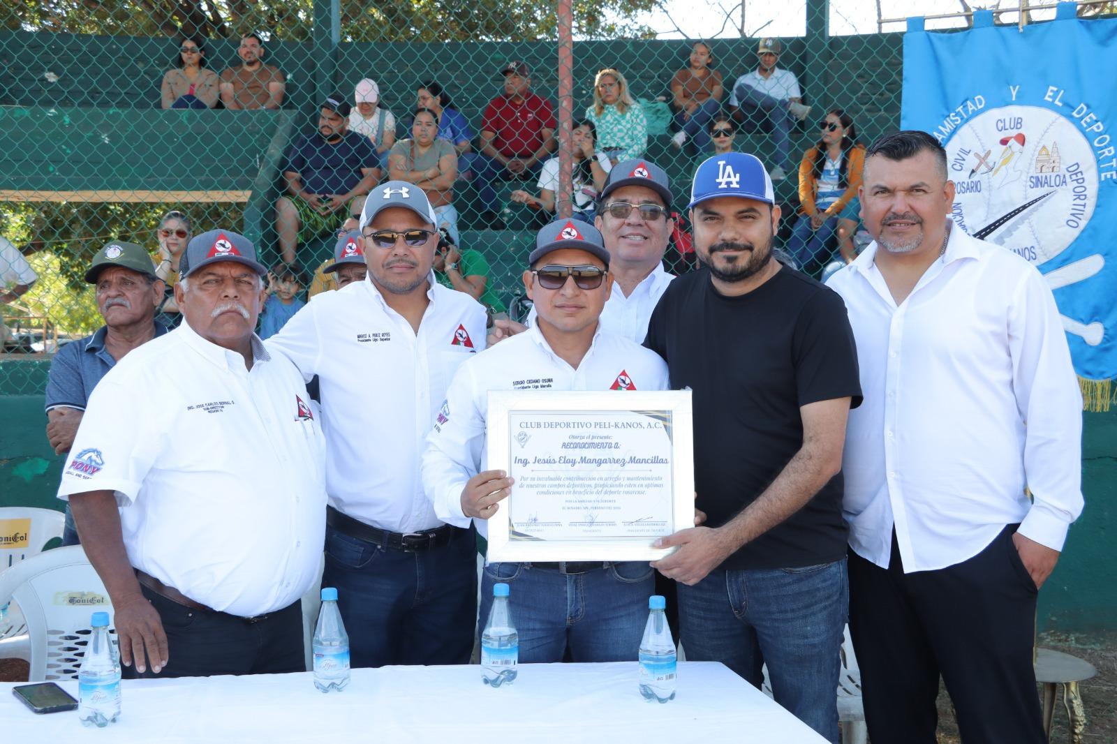 $!Club Deportivo Peli-kanos realizó su inaguración de la Temporada infantil 2025-2026, en honor a Antonio Mora Barrón