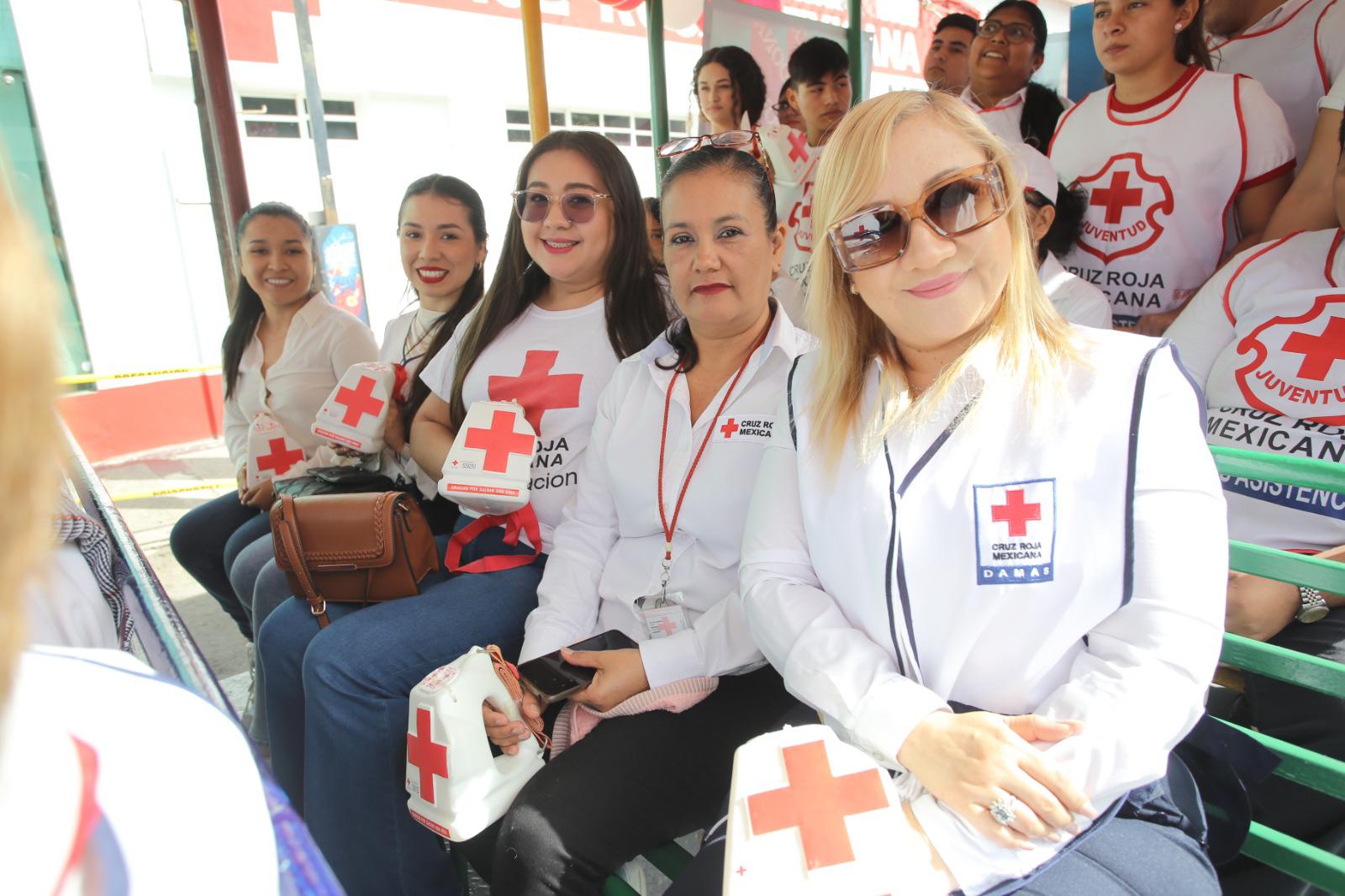 $!Cruz Roja Mazatlán desfila en búsqueda del apoyo ciudadano; se requieren más de 4 millones de pesos