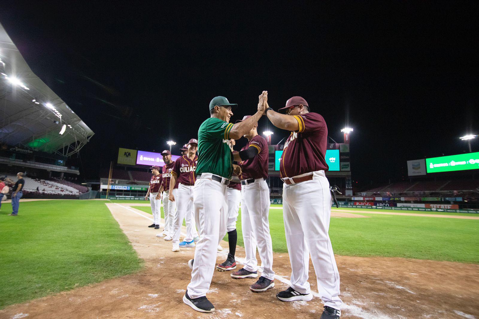 $!El Estadio de Tomateros de Culiacán se llena de luminarias con el Juego de Estrellas