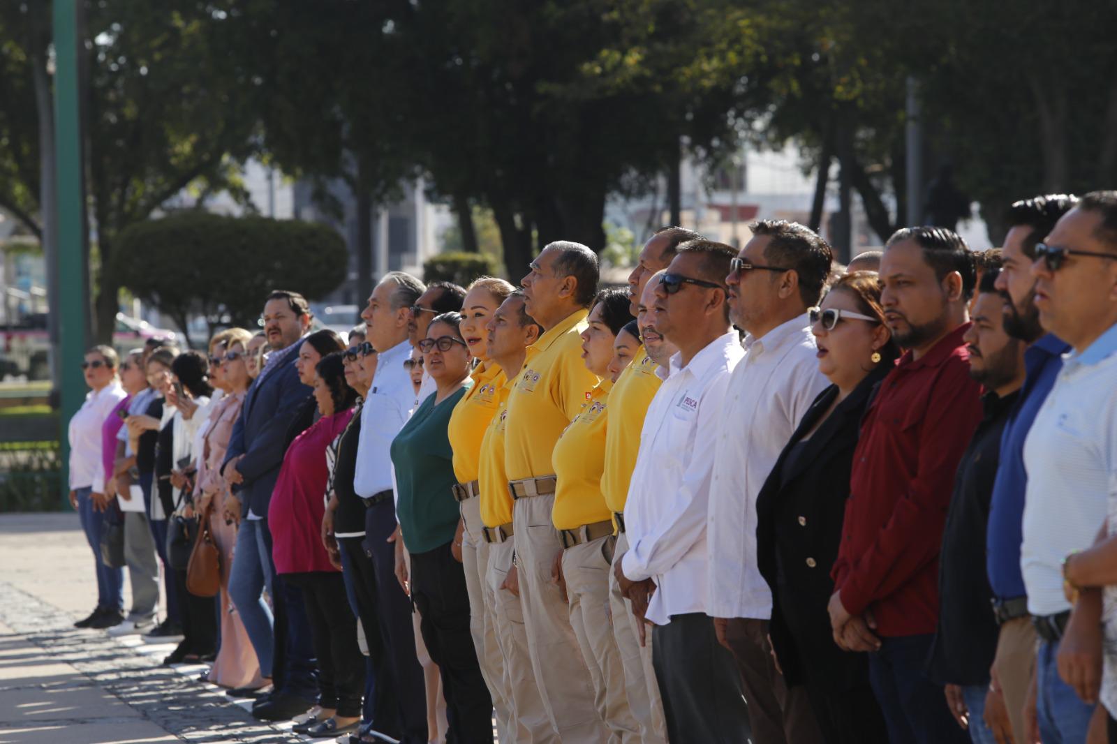 $!Realizan izamiento de bandera en Sinaloa para conmemorar Día del Trabajo