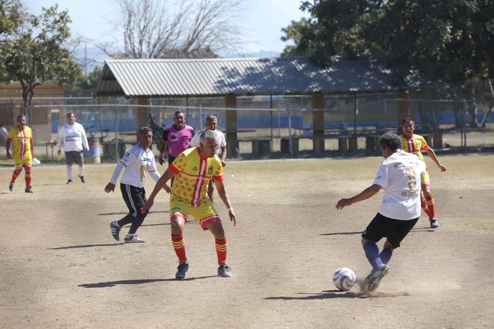 $!Deportivo Muralla vence a Coras de Nayarit en partido de veteranos