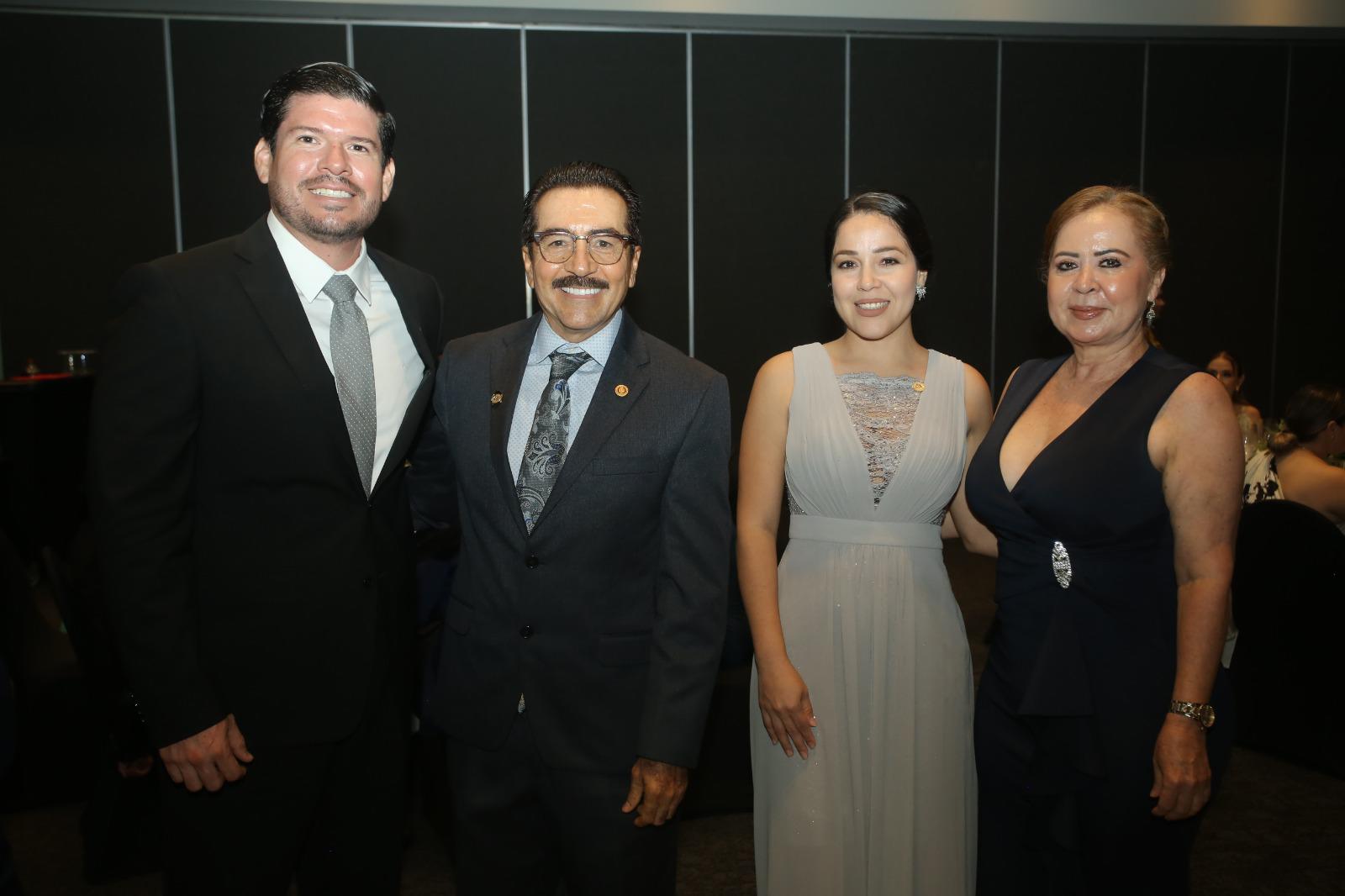 $!Víctor Adrián García, Florencio Osuna, Claudia de García y María del Rosario de Osuna.