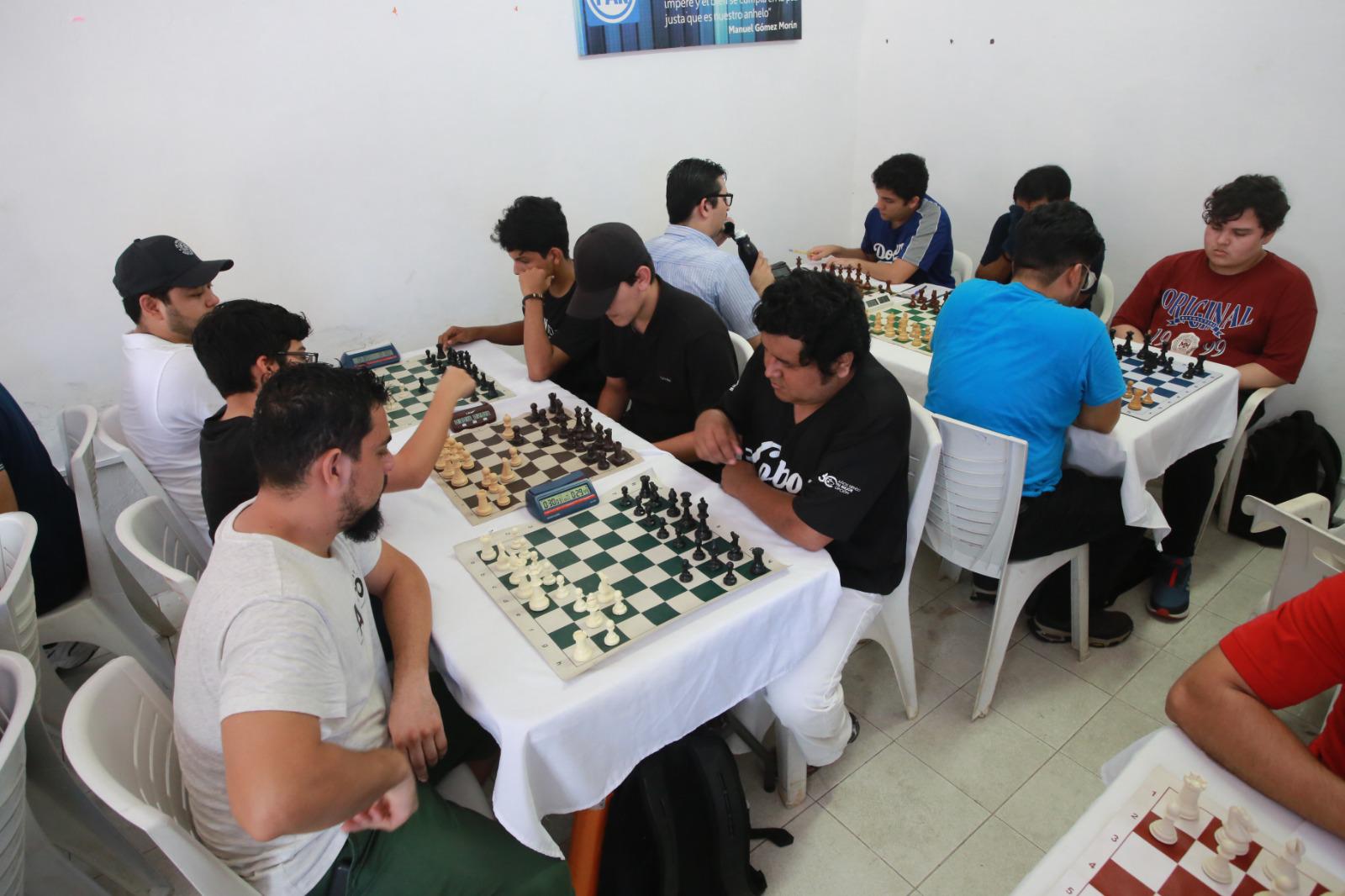 $!Hiram Velarde domina el tablero en Torneo Manuel Gómez Morín