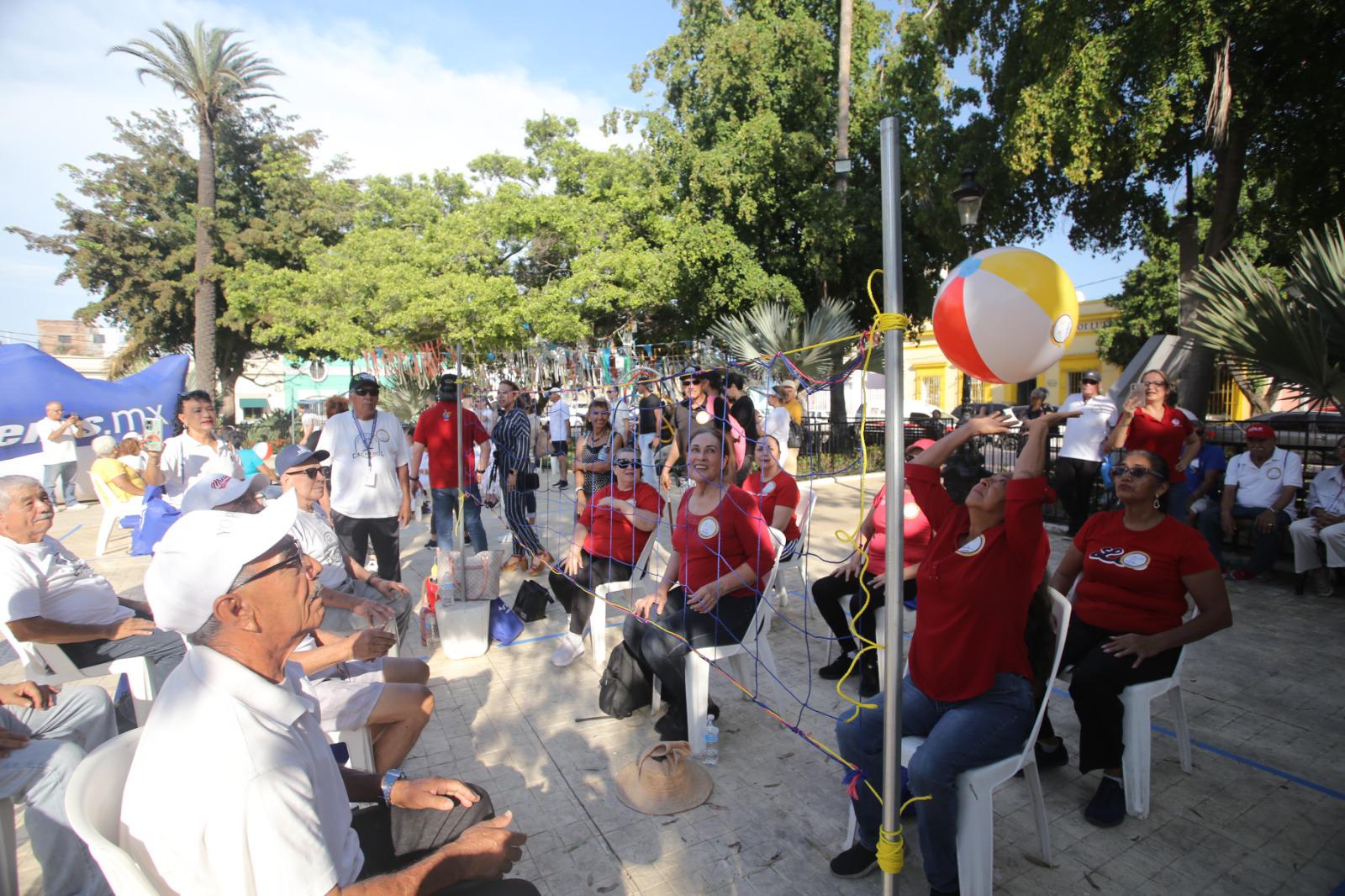 $!Adultos mayores se activan en Copa Rotaria de Cachibol