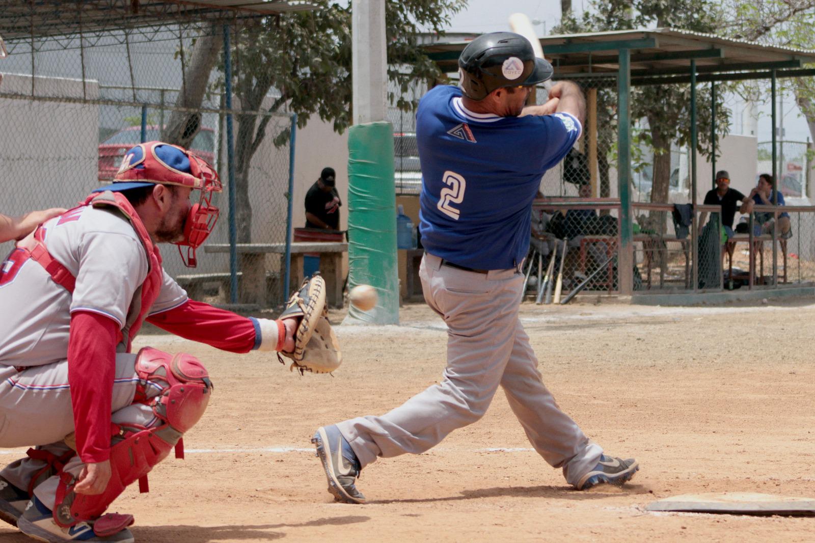 $!Covec frena a Promoplay en Liga de Beisbol de 40 Años y Más