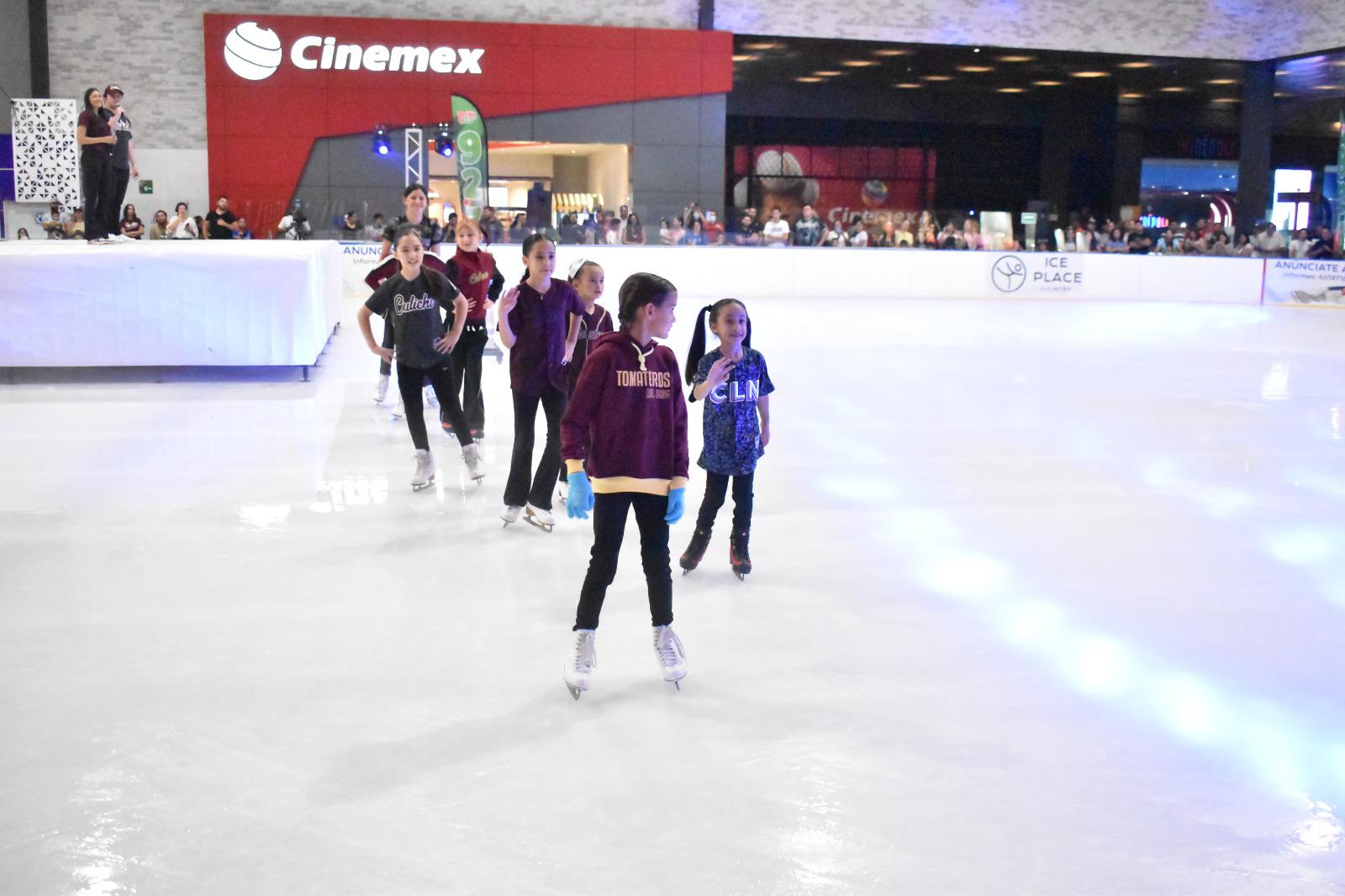 $!Tomateros de Culiacán presenta sus uniformes con espectáculo sobre hielo
