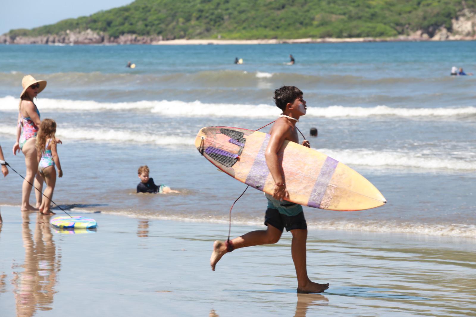 $!Promueve Asociación la disciplina surfing entre la niñez y juventud