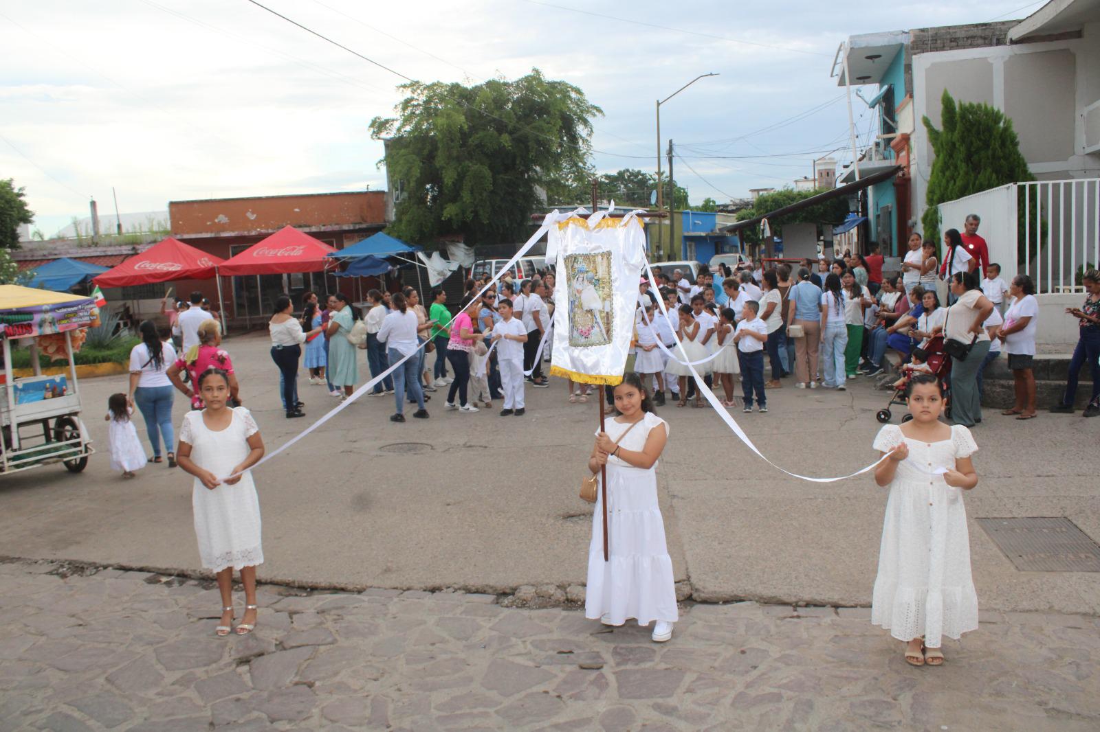 $!Niños peregrinan por la Virgen del Rosario y piden paz y salud para sus familias