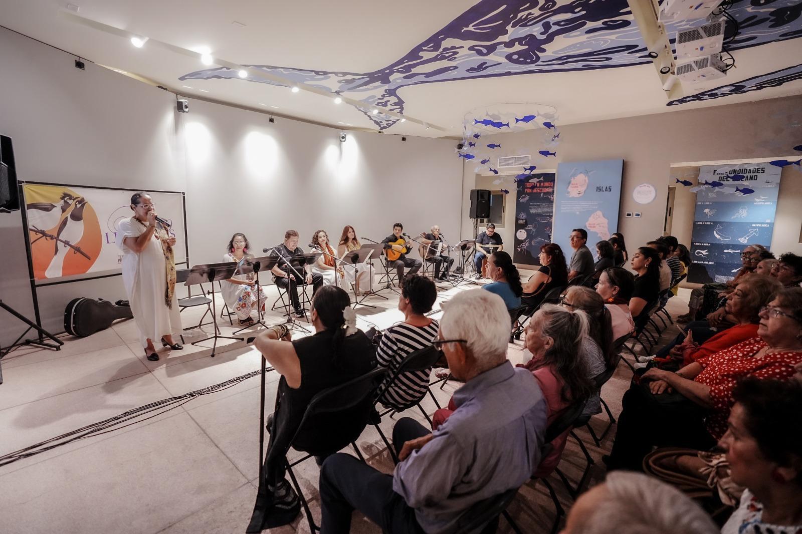 $!La velada fue inaugurada por María Muñoz, coordinadora del programa, ante una nutrida asistencia.