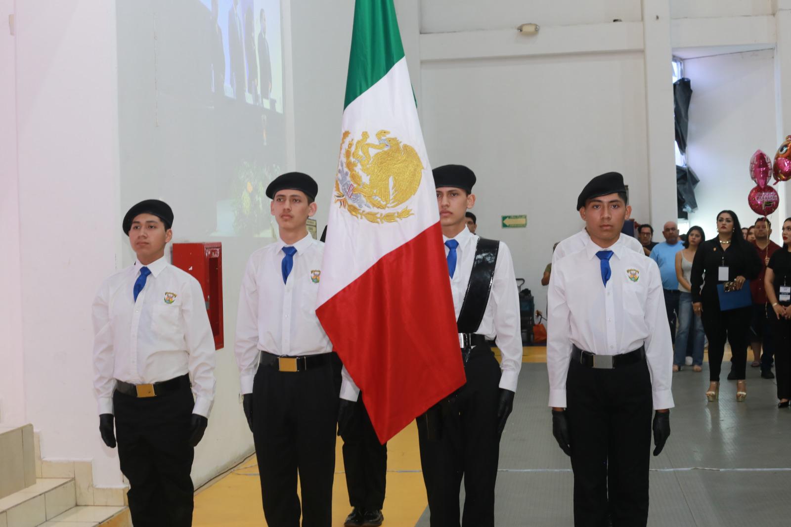 $!En el evento se realizaron los honores a la bandera.