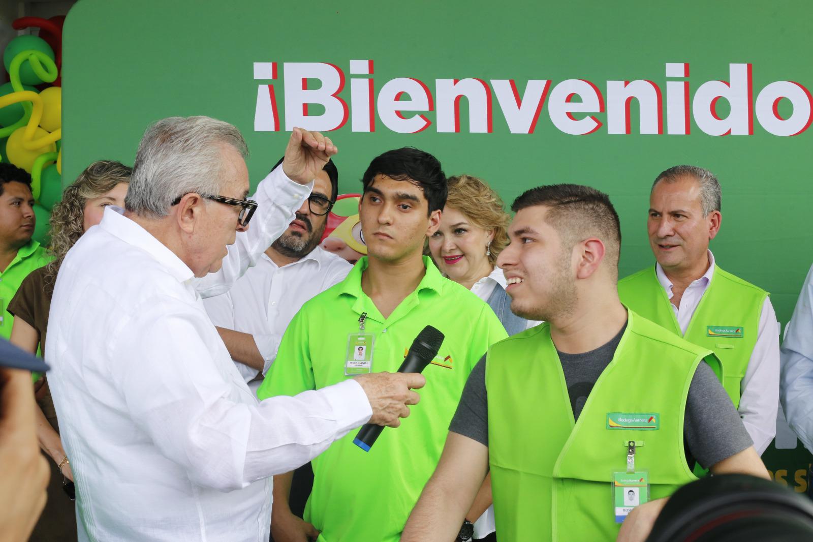 $!Gobierno de Sinaloa acude a inauguración de tienda Bodega Aurrerá en Villa Bonita, Culiacán