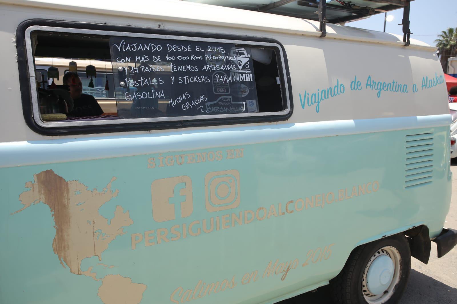 $!De la Patagonia a Alaska en combi: Pareja argentina hace escala en Mazatlán dentro de su aventura