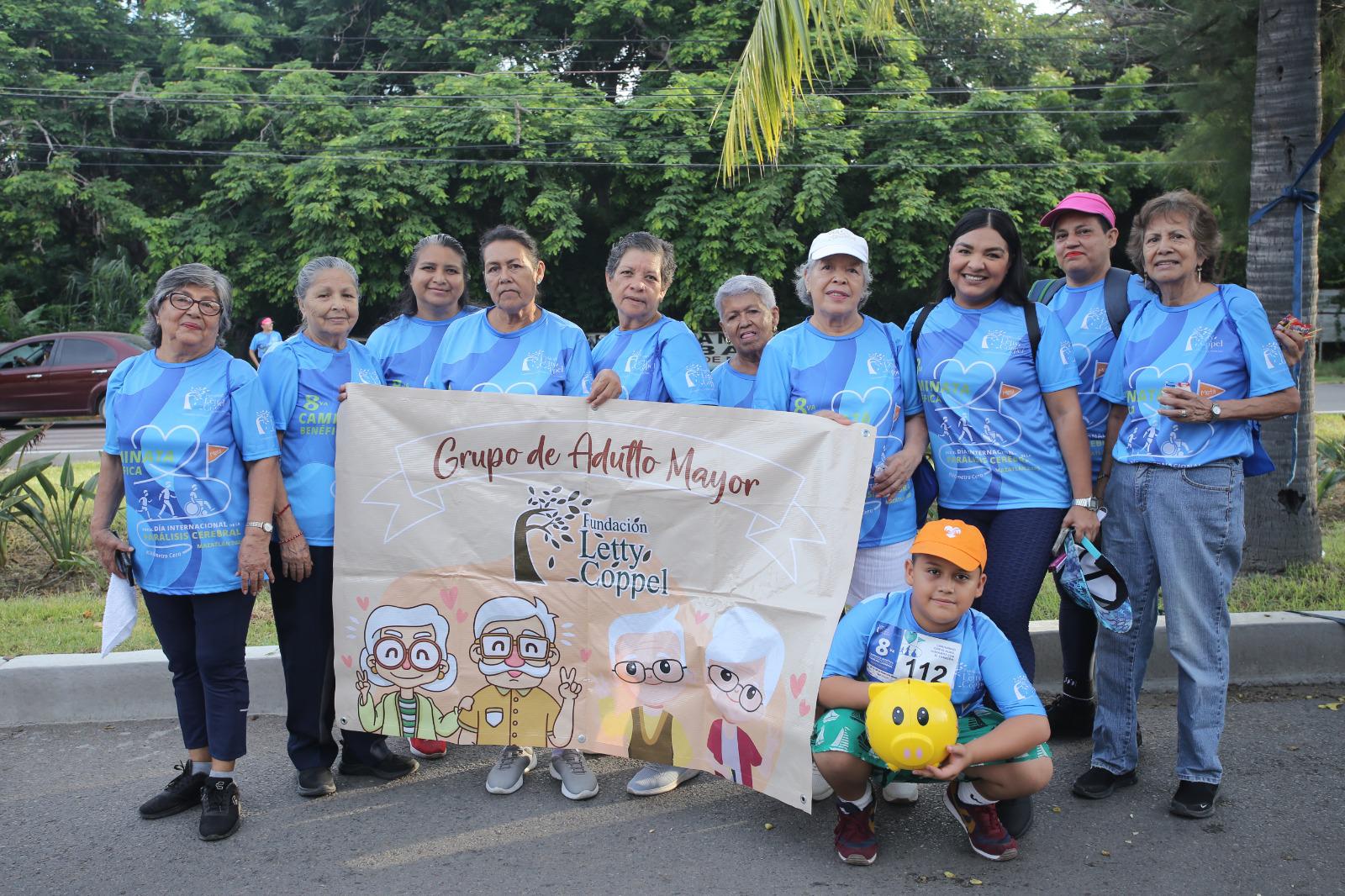 $!El Club del Adulto Mayor de Fundación Letty Coppel participó en la convivencia deportiva.