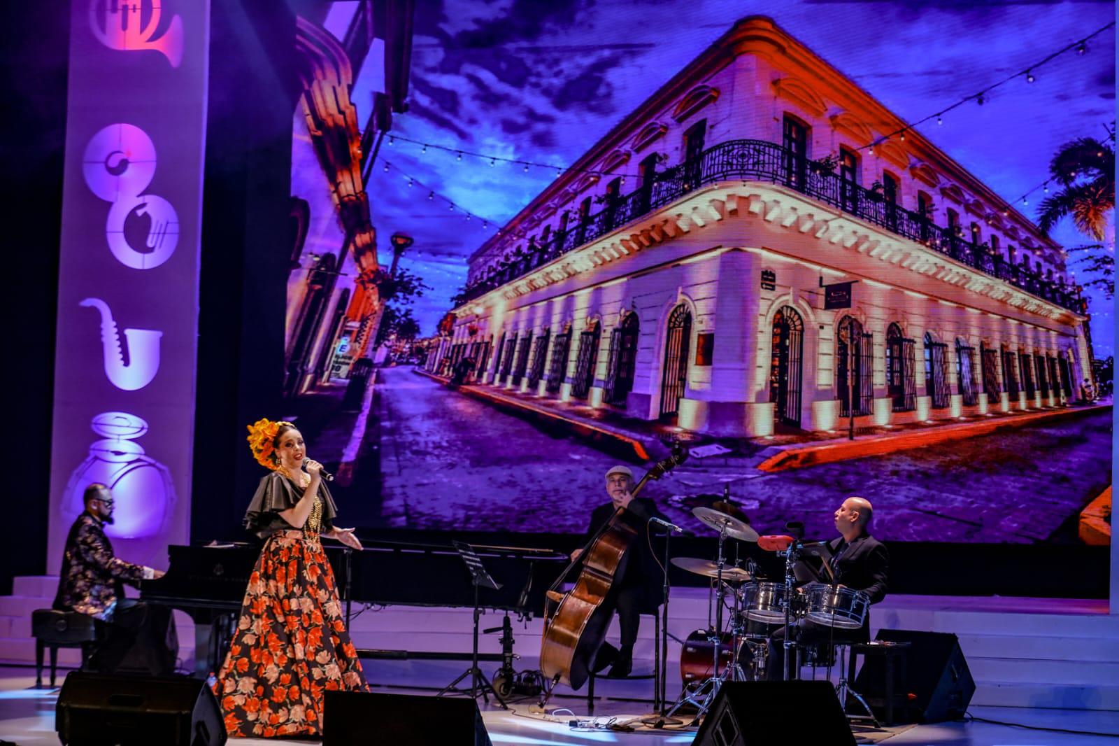 $!Me siento hija predilecta de Sinaloa y particularmente de Mazatlán: Ana Clavel