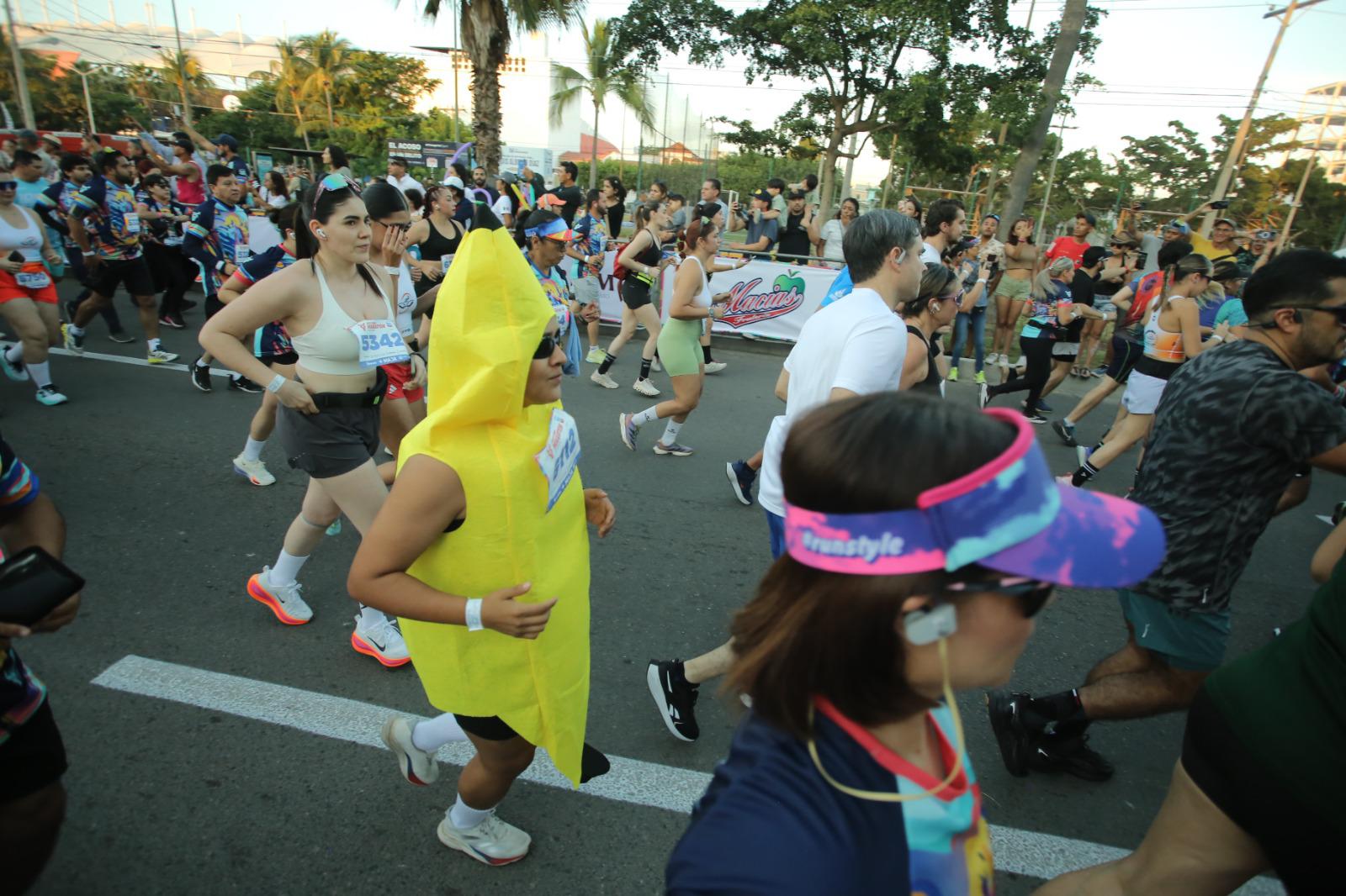 $!Corredores de todo el País toman salida de 10 kilómetros del Gran Maratón Mazatlán