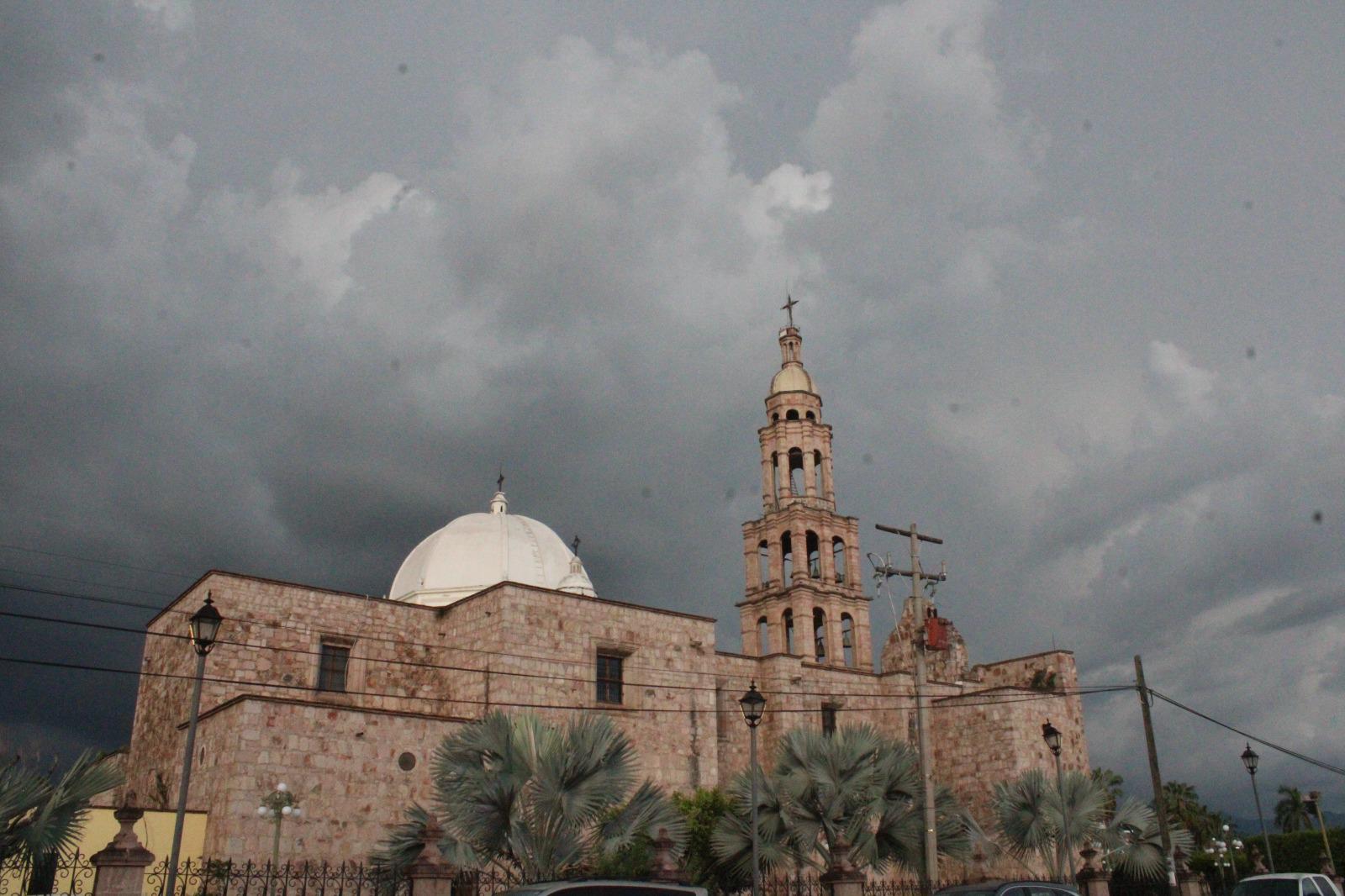 $!Nublados y fuertes vientos alivian las altas temperaturas en Rosario