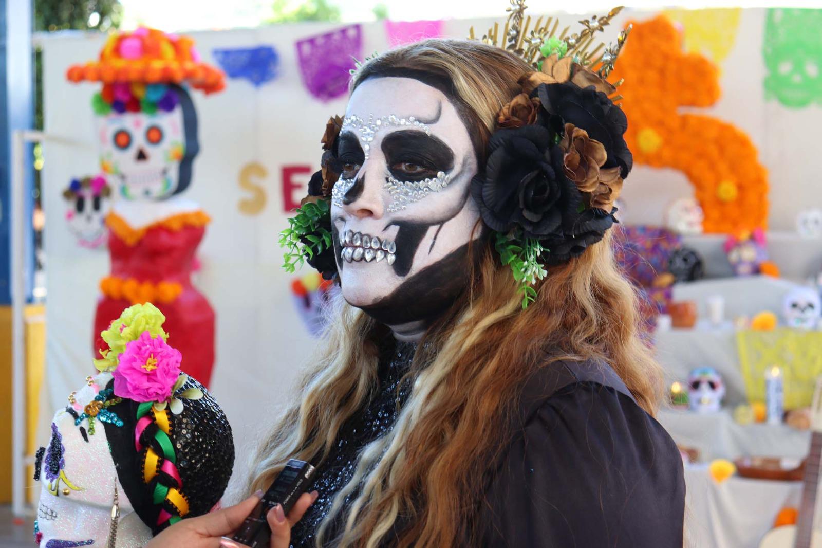 $!‘Espantan’ catrines y catrinas al plantel Emiliano Zapata de la prepa UAS; celebran su concurso anual