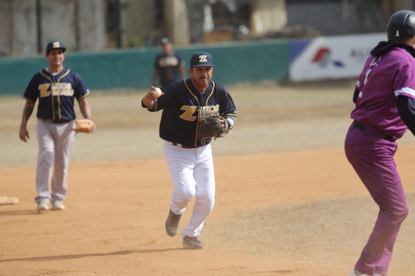 $!Amigos OC quita invicto a Familia Morales en Liga Supermáster