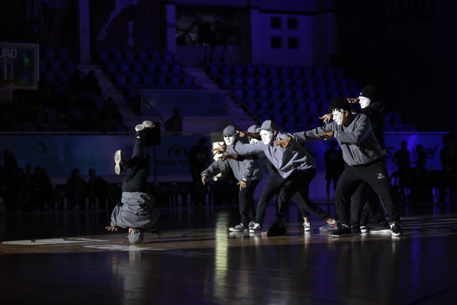 $!Leyendas del basquetbol de Mazatlán son homenajeadas en inauguración del Cibacopa