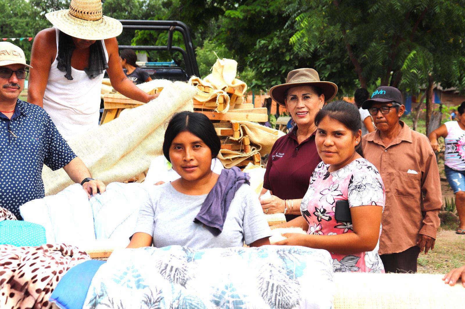 $!Reciben apoyos 100 familias de comunidades indígenas en Escuinapa