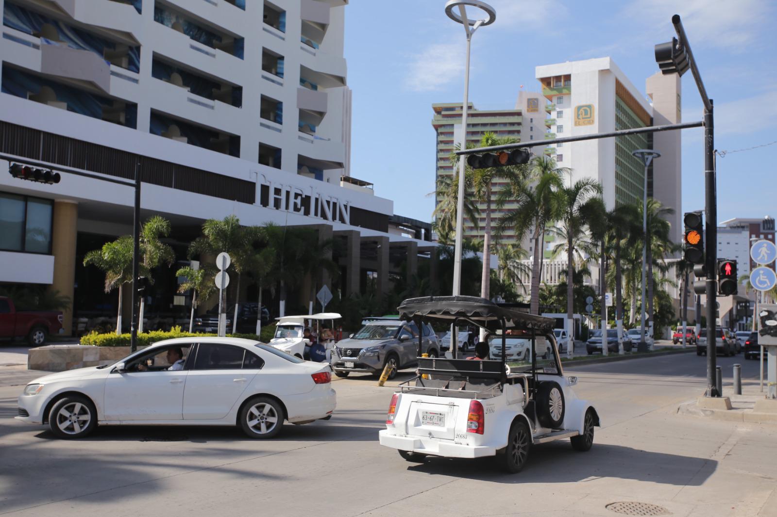 $!Exigen vecinos de fraccionamiento El Dorado que semáforos funcionen de manera correcta