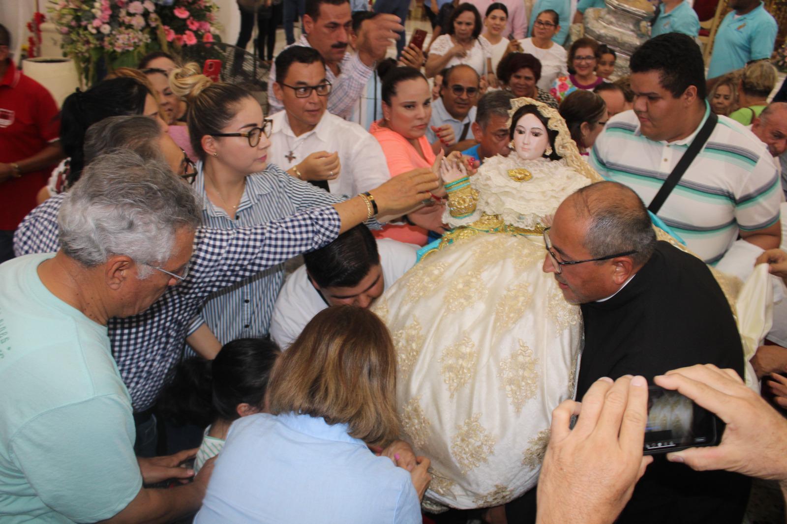 $!Calor no diezma fe de peregrinos en la romería de la Virgen del Rosario