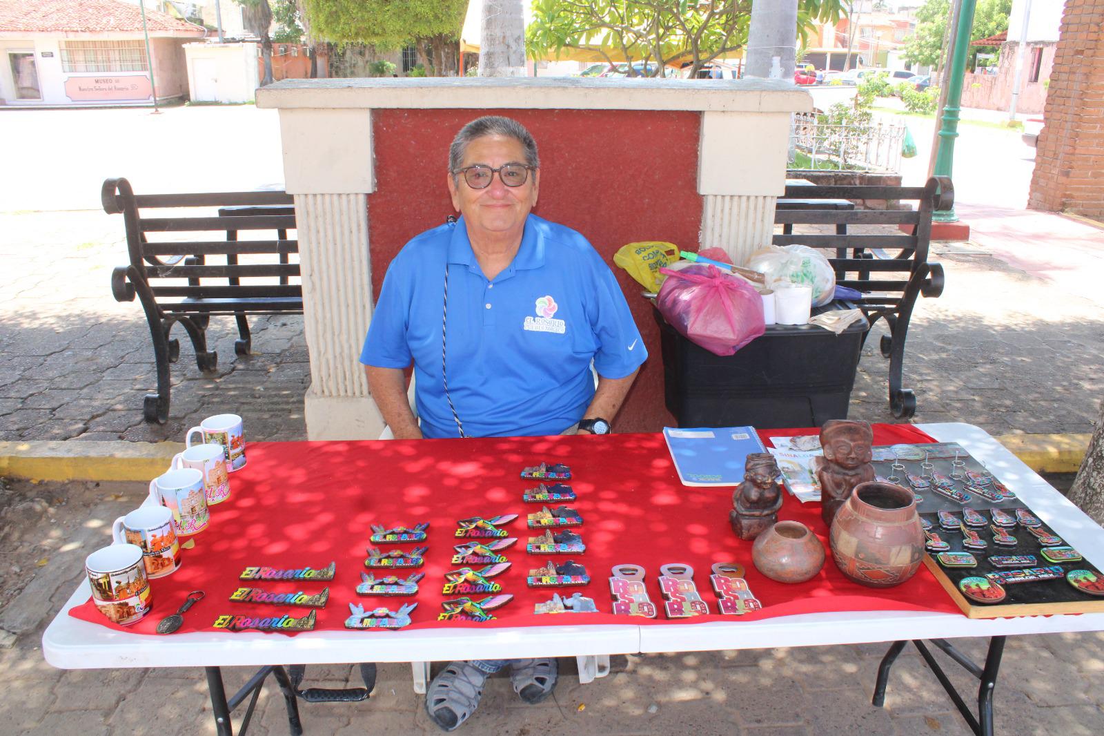$!Enrique dedica su jubilación docente a promover El Rosario