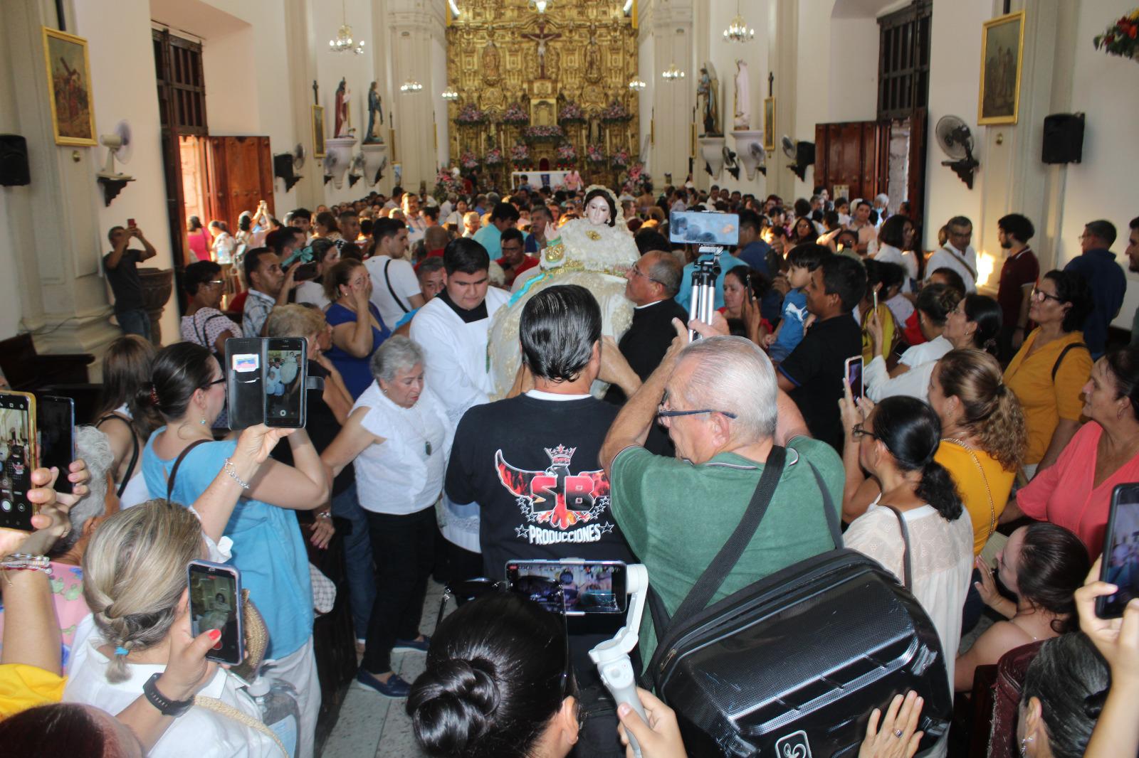 $!Calor no diezma fe de peregrinos en la romería de la Virgen del Rosario