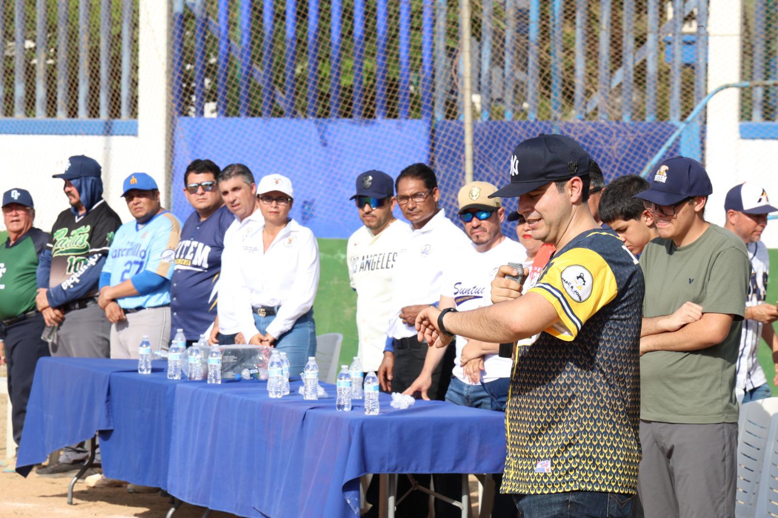 $!Liga Intersindical de la UAS inaugura temporada 88 con homenaje a Víctor Ramírez
