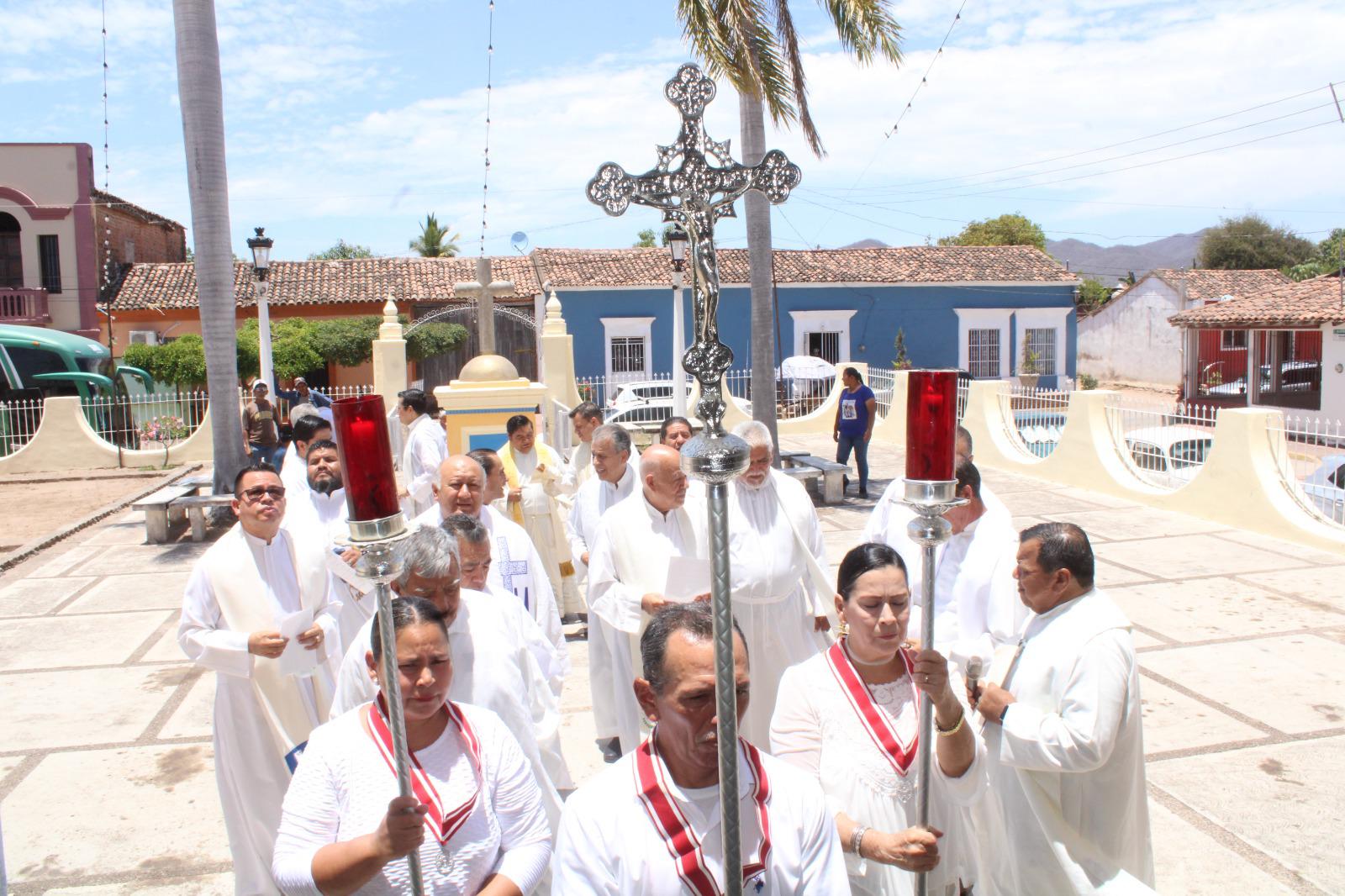 $!Fieles de Cacalotán reciben a su nuevo párroco, el padre Ramón García Valenzuela