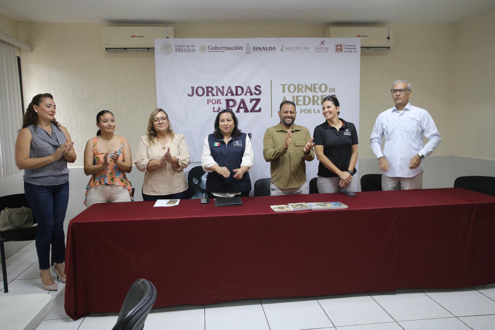 $!Ajedrecistas mueven las piezas en Torneo por la Paz